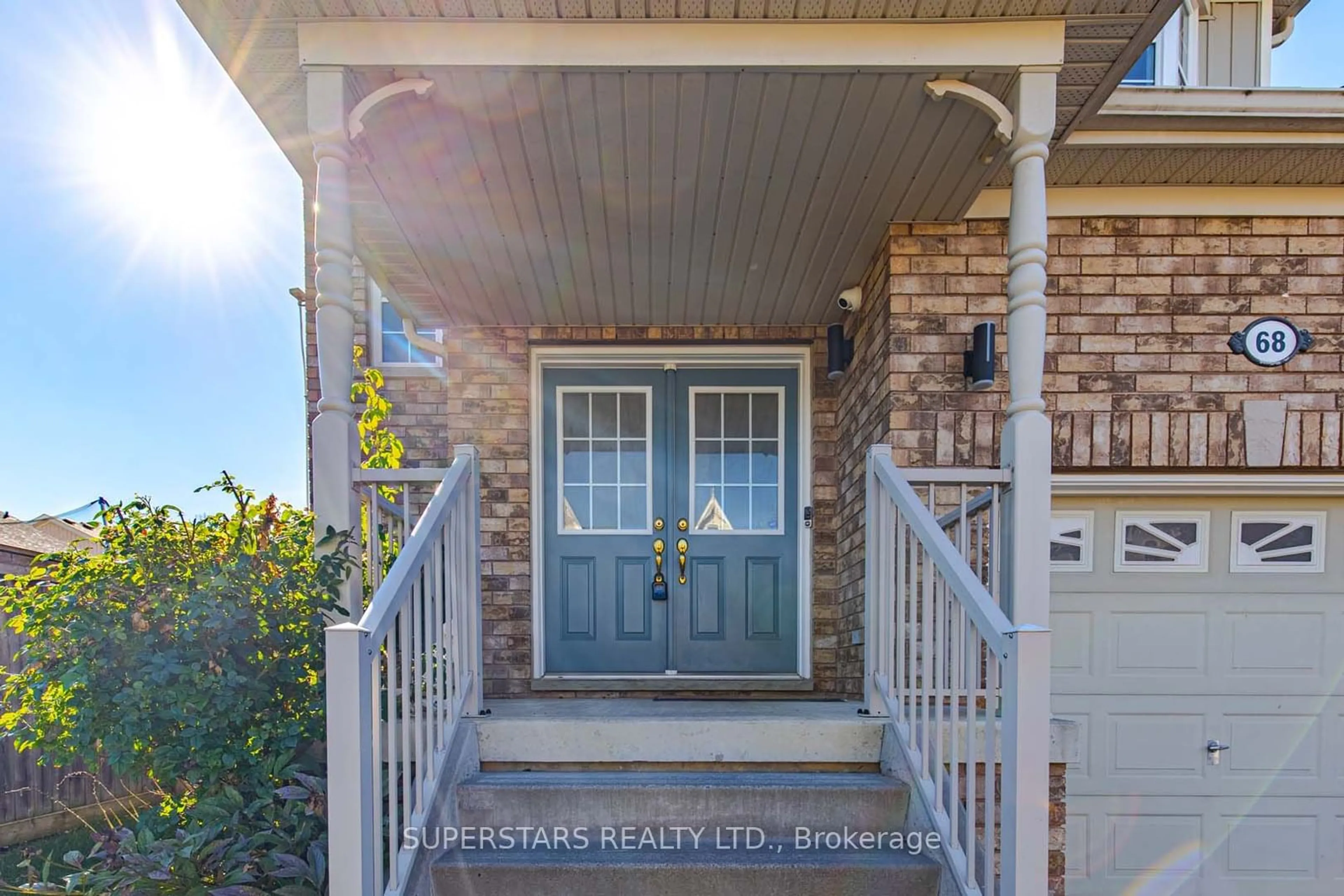 Indoor entryway for 68 Cranborne Cres, Whitby Ontario L1M 2L9