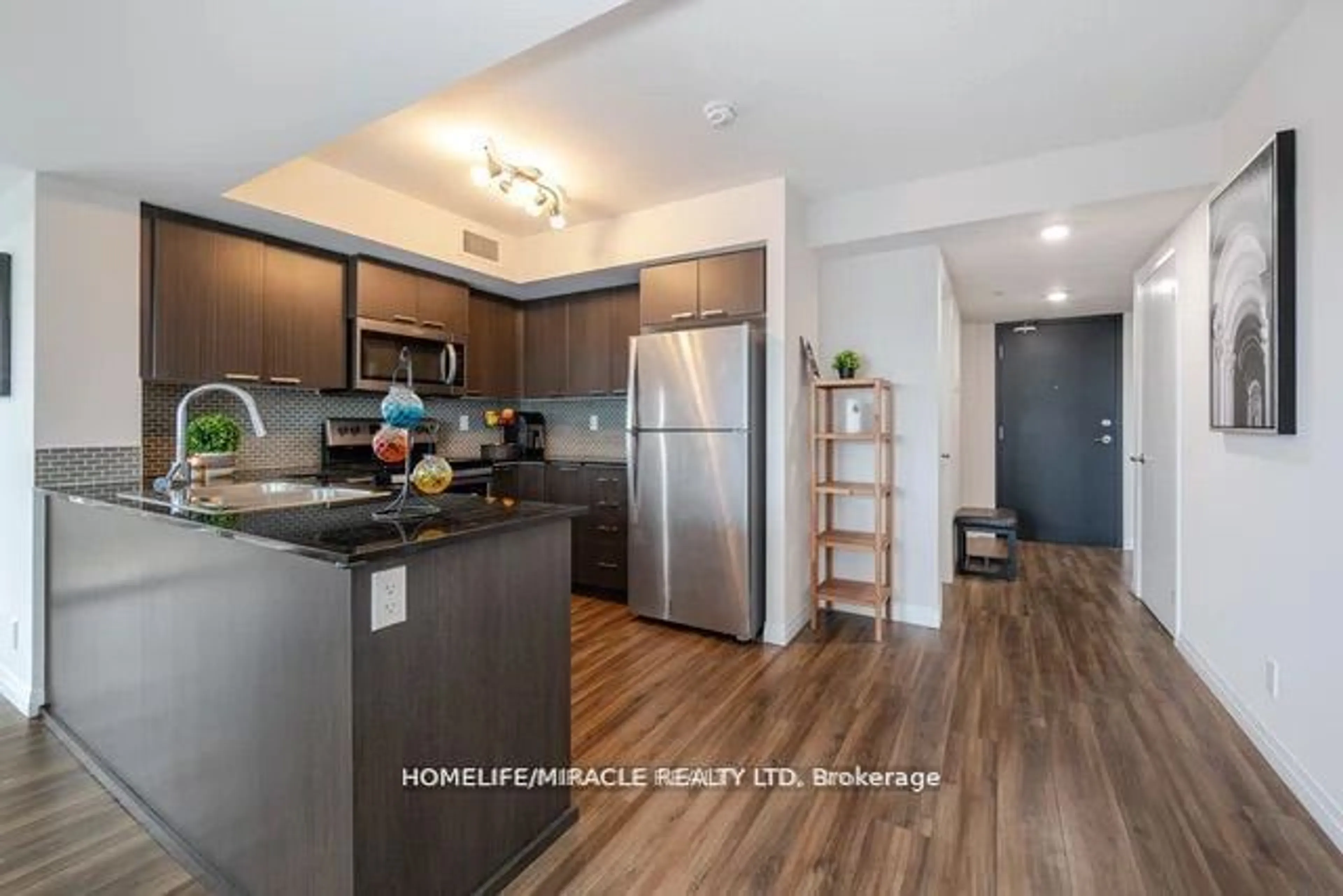 Open concept kitchen for 2152 Lawrence Ave #1002, Toronto Ontario M1R 0B5