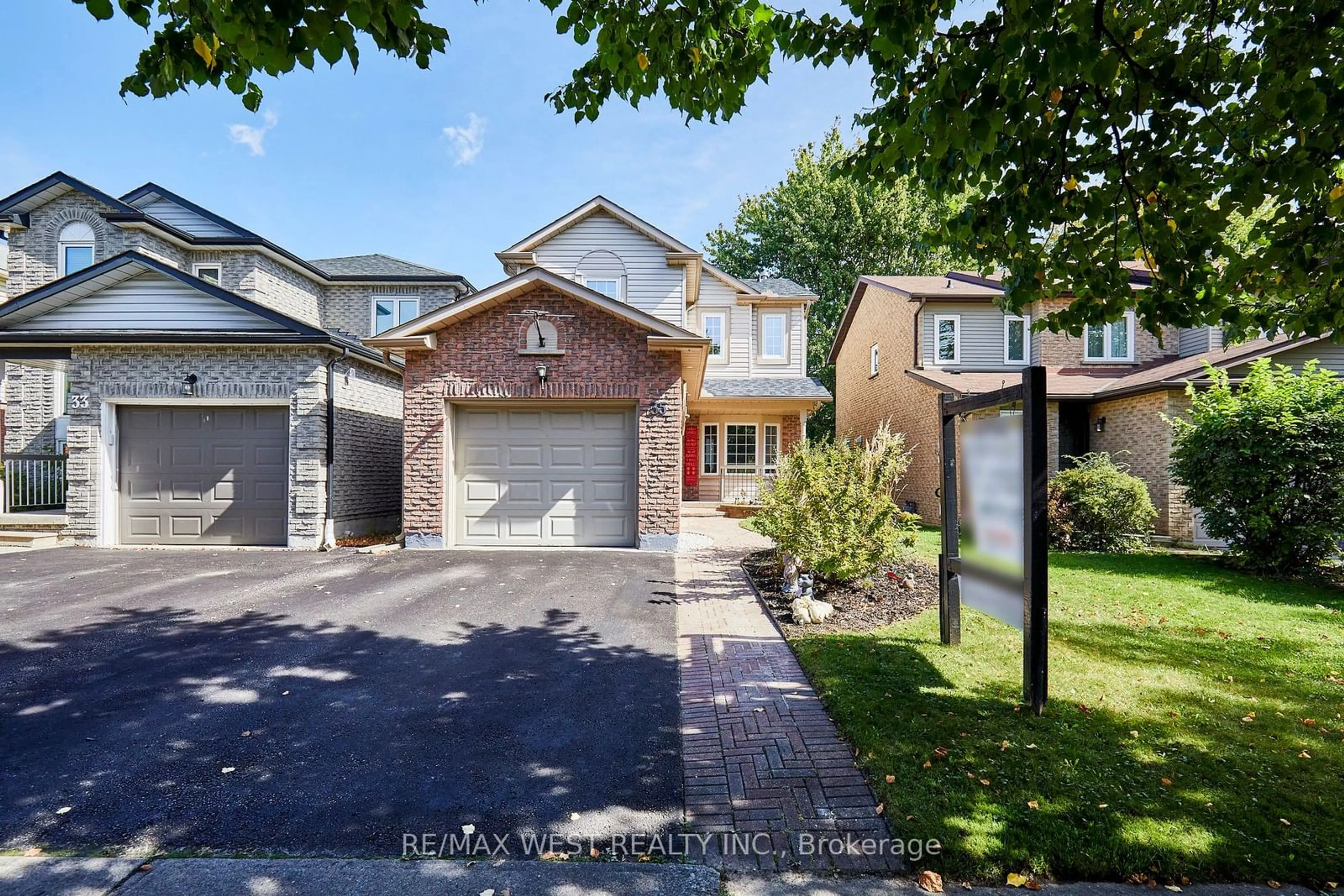 A pic from exterior of the house or condo for 35 Poolton Cres, Clarington Ontario L1E 2H5