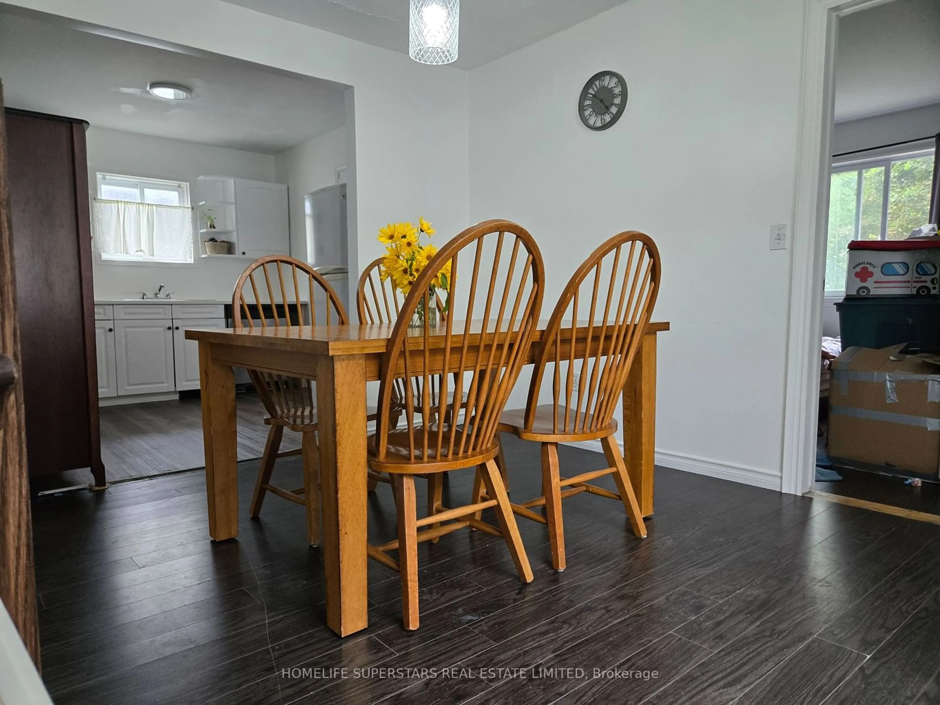 Dining room, wood floors, cottage for 256 Annis St, Oshawa Ontario L1H 3P4