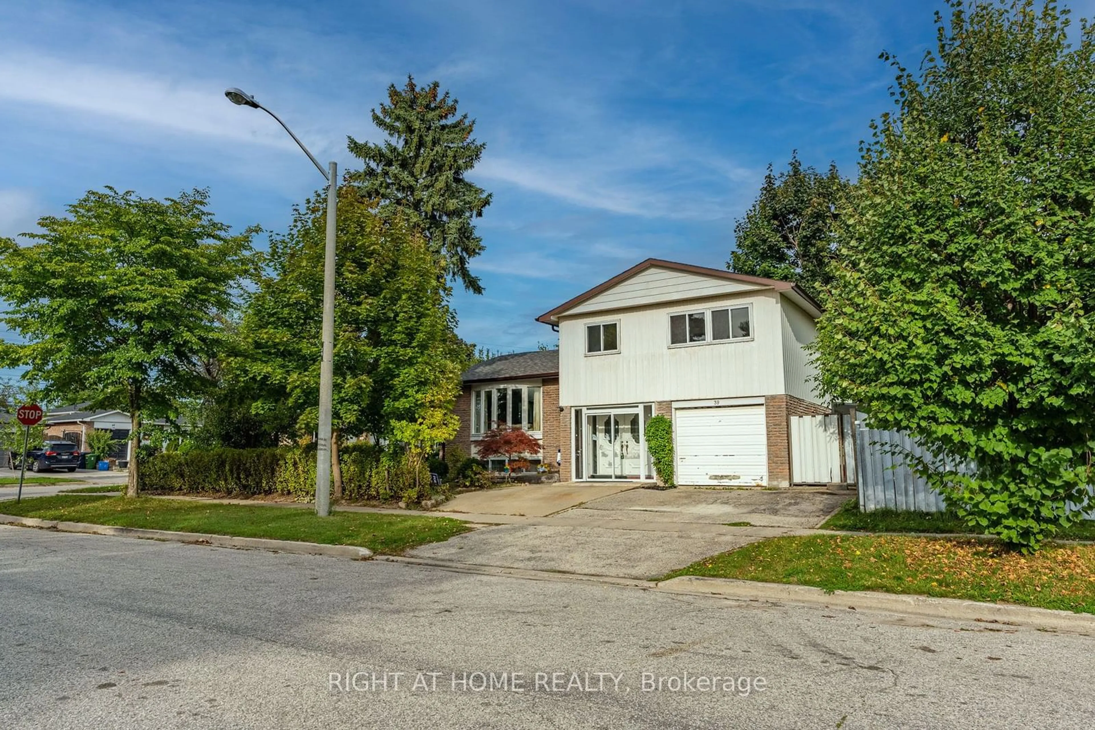 Frontside or backside of a home for 39 Boundy Cres, Toronto Ontario M1W 2E3