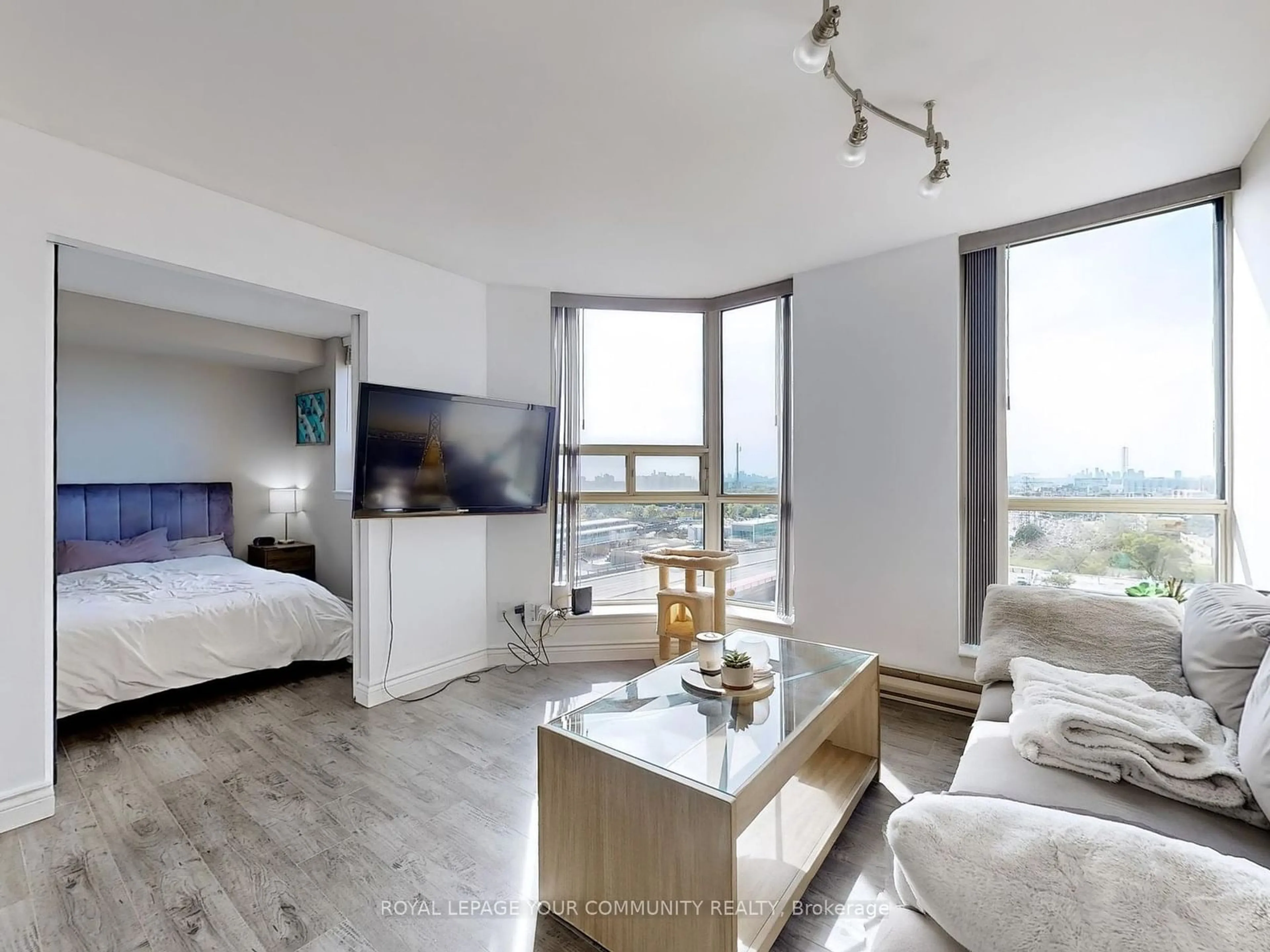 Living room for 2460 Eglinton Ave #1017, Toronto Ontario M1K 5J7