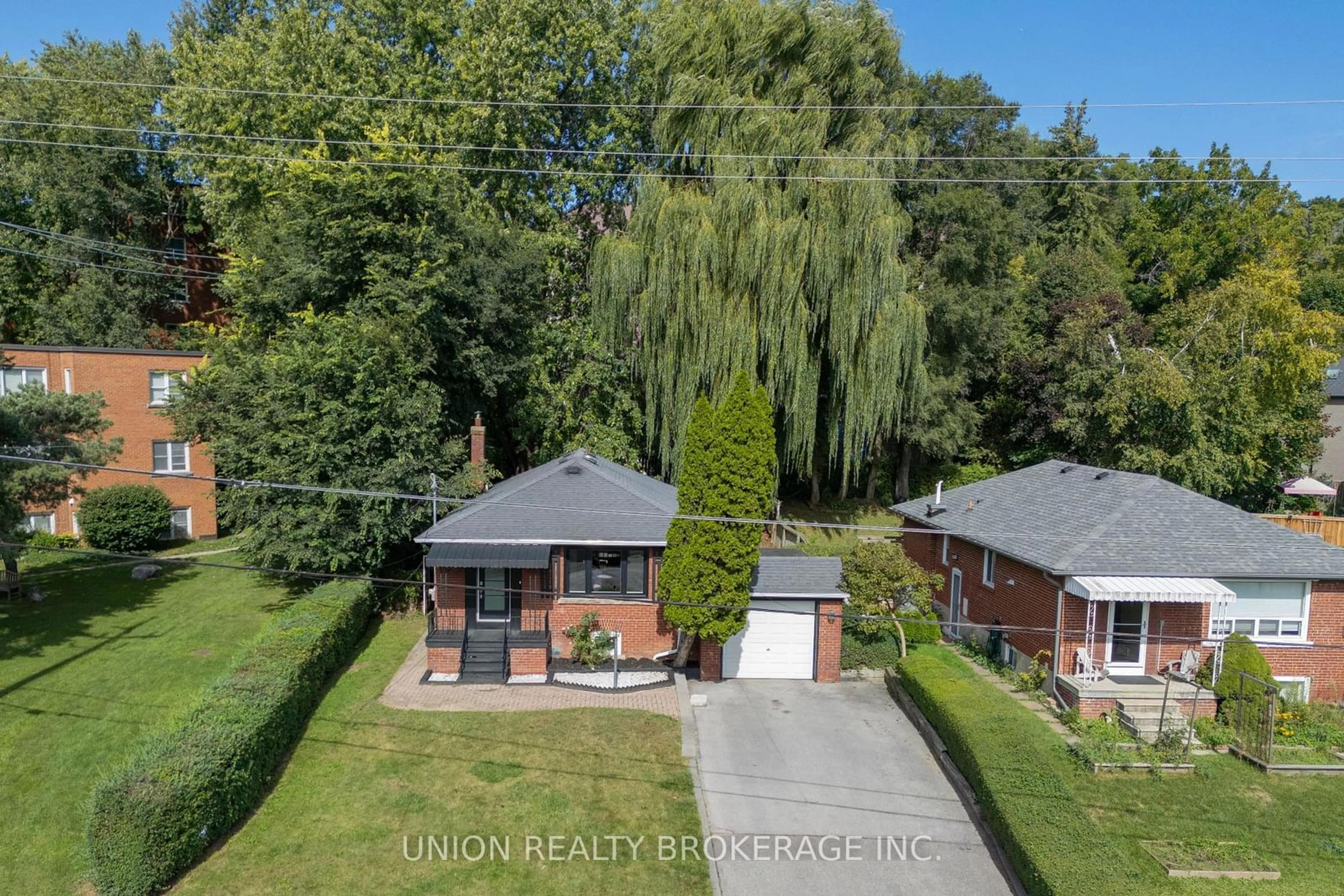 Frontside or backside of a home for 28 Fishleigh Dr, Toronto Ontario M1N 1G9