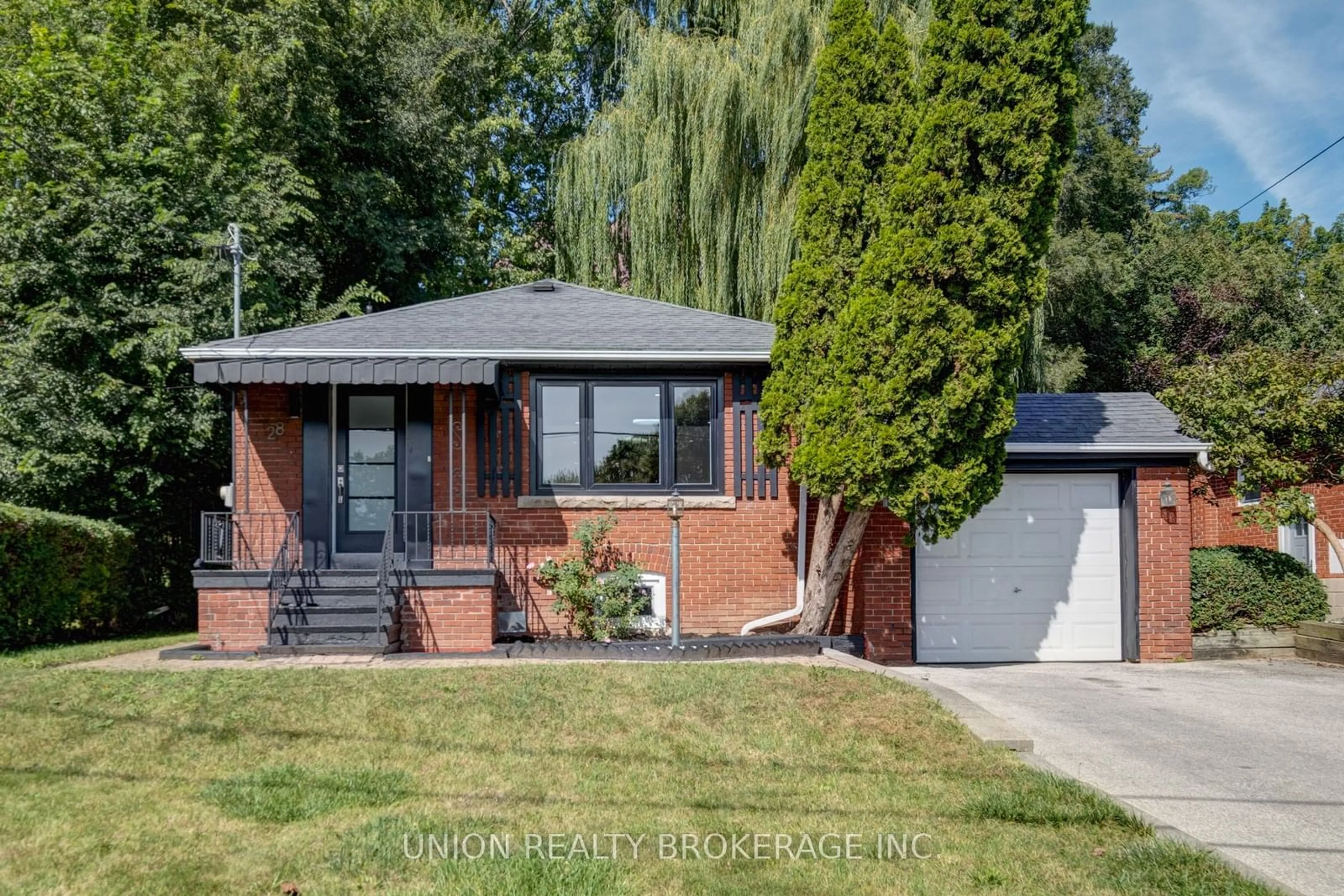 Frontside or backside of a home for 28 Fishleigh Dr, Toronto Ontario M1N 1G9