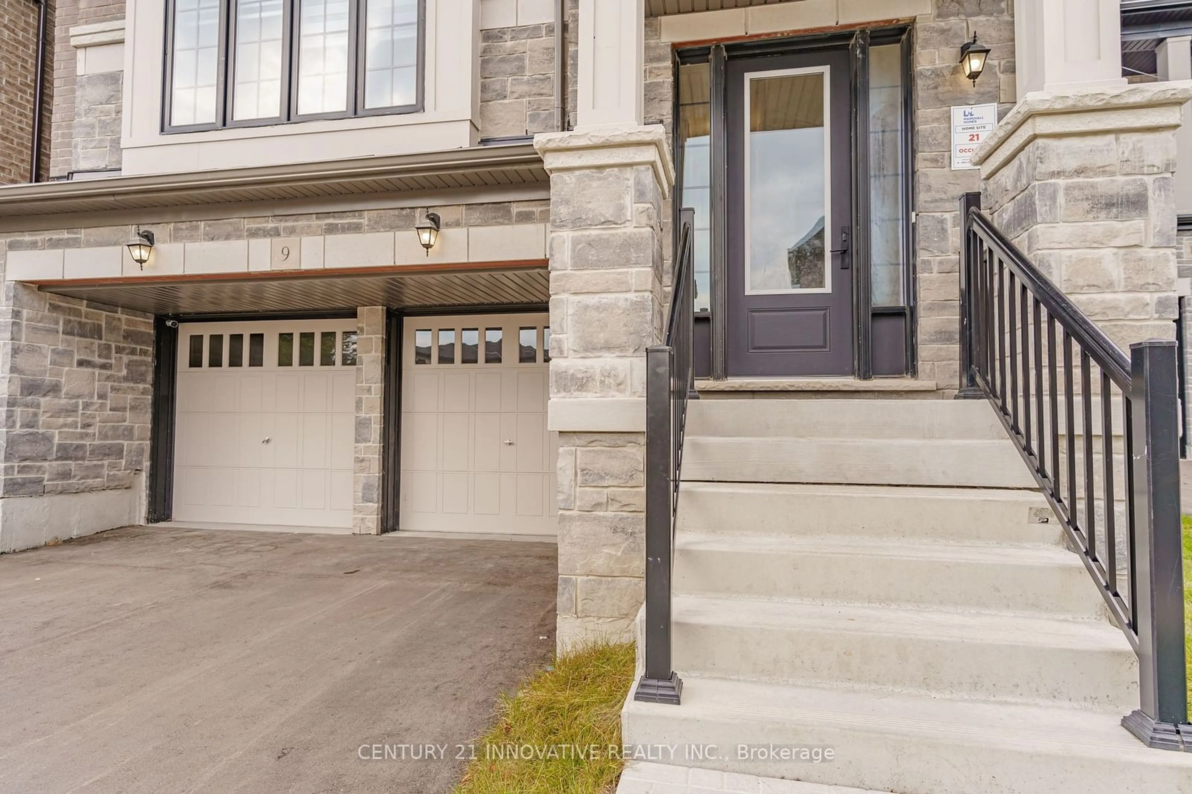 Indoor entryway for 400 Finch Ave #9, Pickering Ontario L1V 1H8