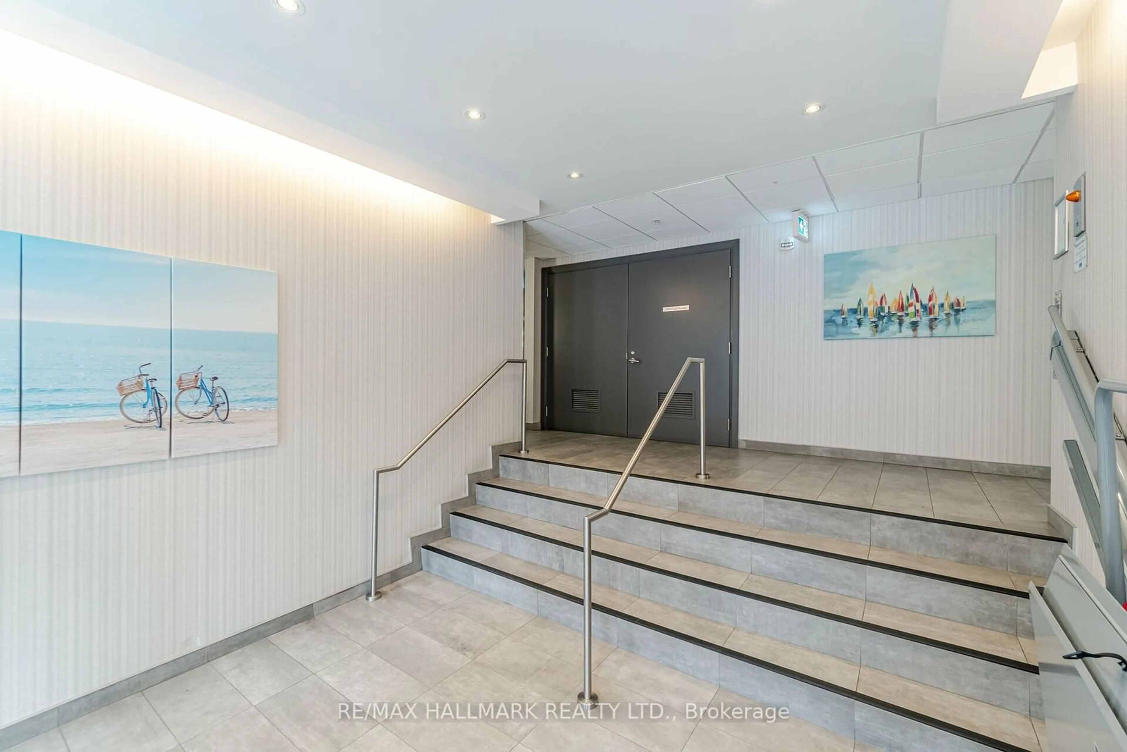 Indoor foyer, not visible floor for 580 Kingston Rd #104, Toronto Ontario M4E 1P9