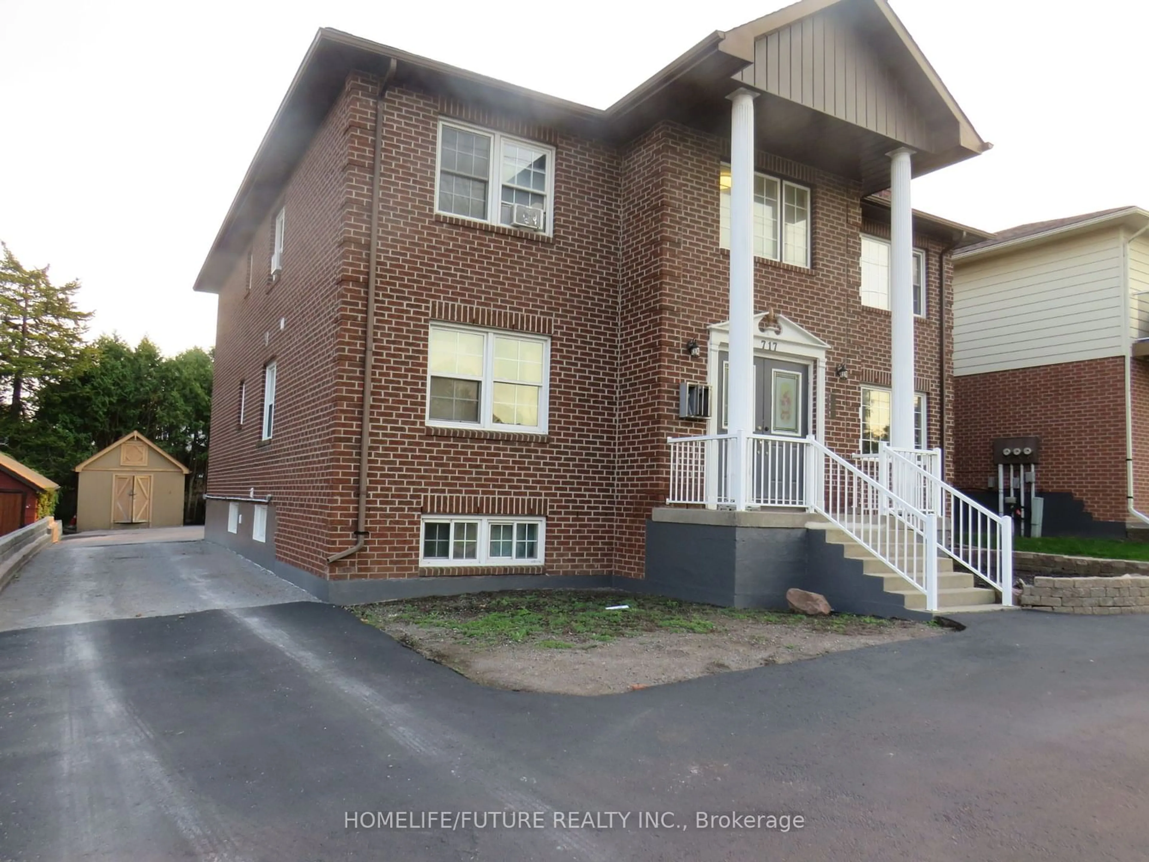 Frontside or backside of a home, the front or back of building for 717 King St, Oshawa Ontario L1J 2L2