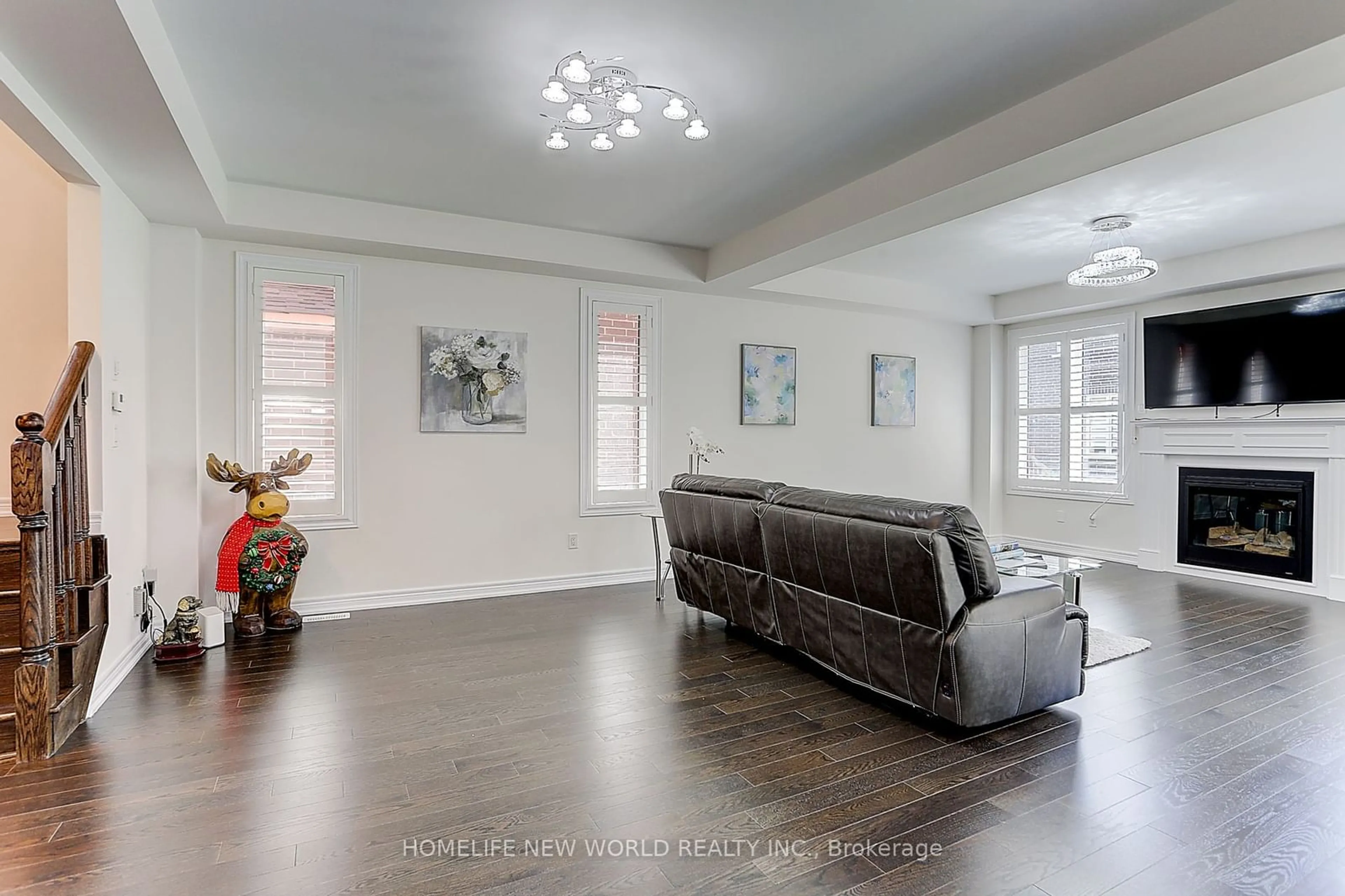 A pic of a room, wood floors for 2410 Florentine Pl, Pickering Ontario L1X 0H2