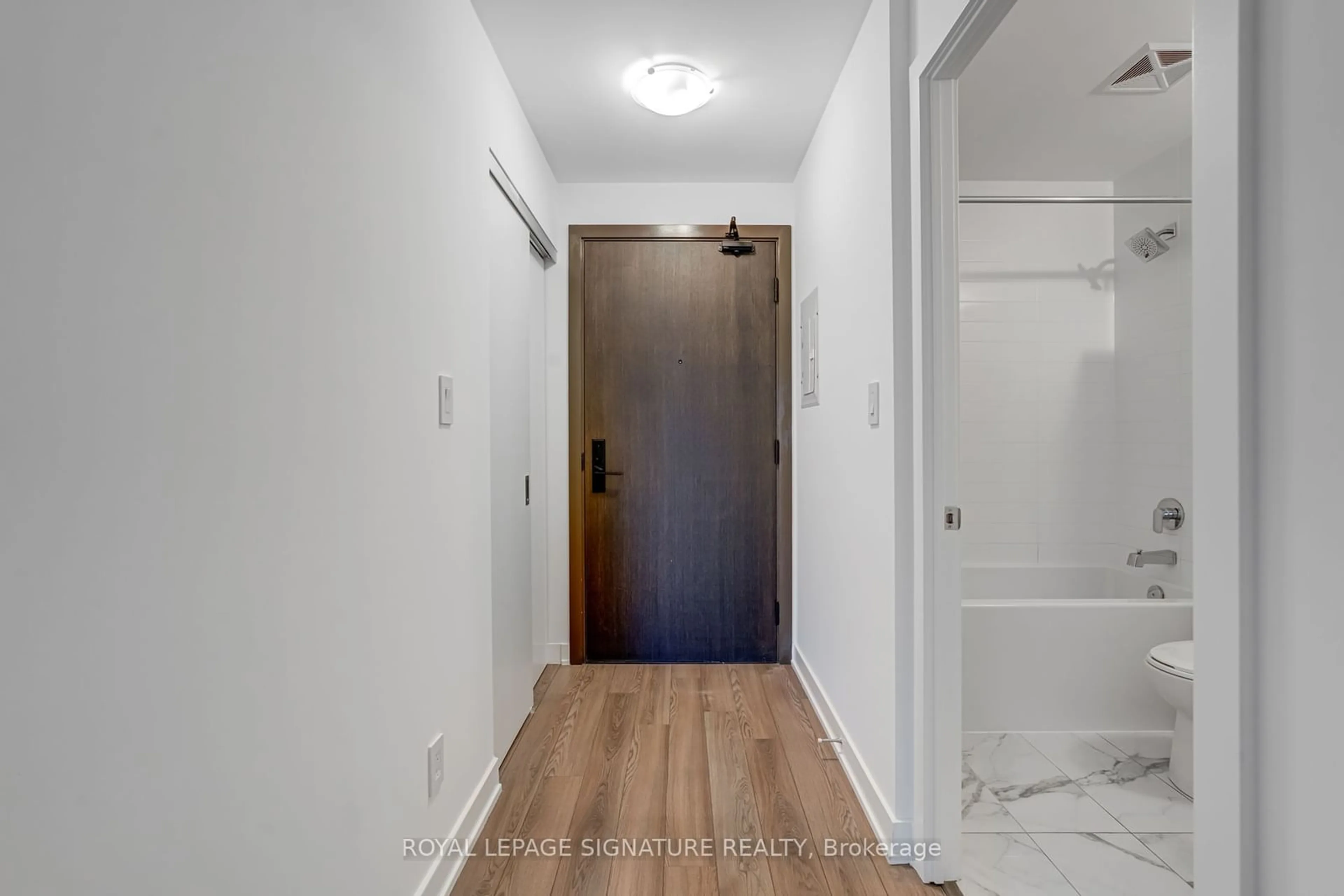 Indoor entryway for 2799 Kingston Rd #313, Toronto Ontario M1M 0E3