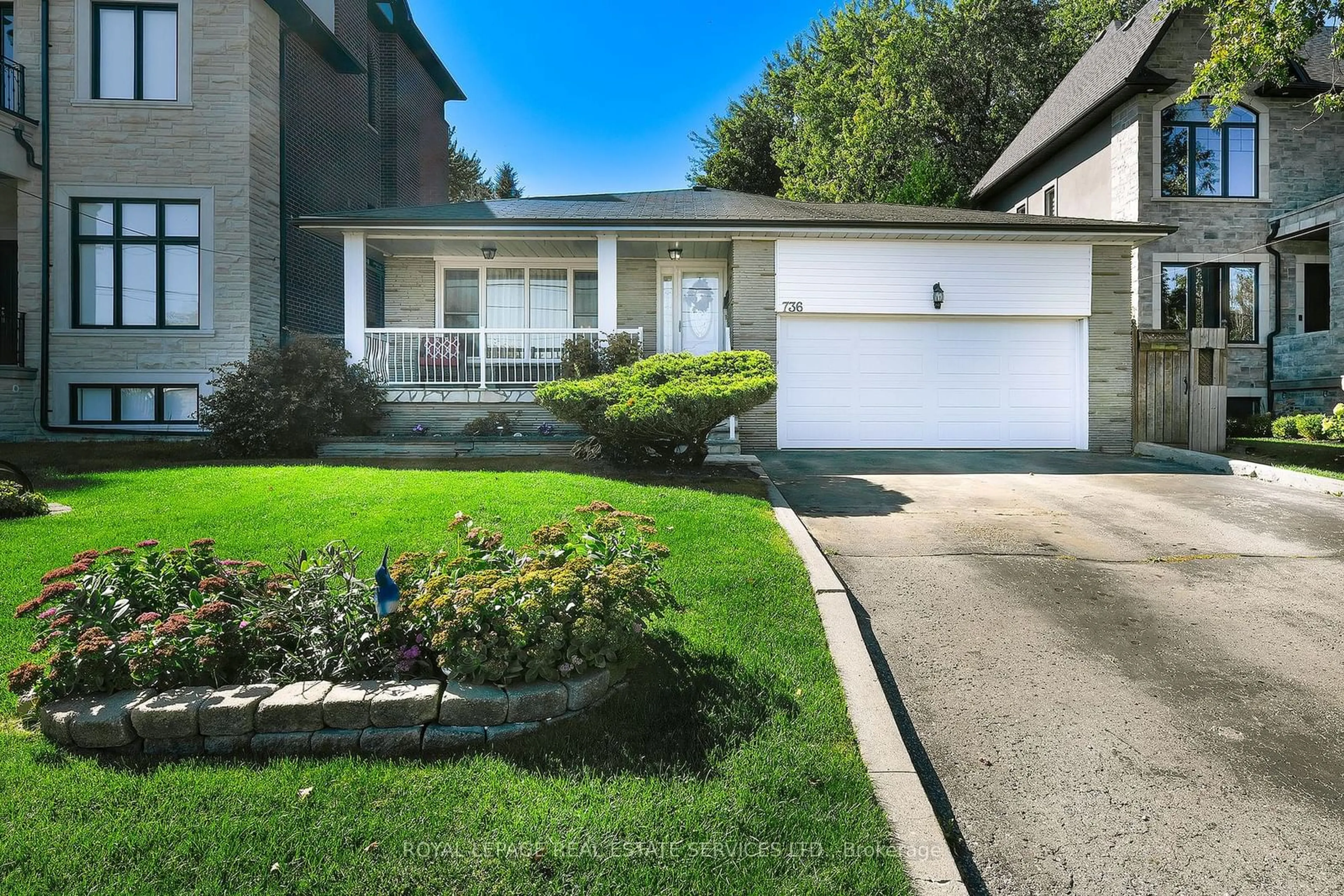 Frontside or backside of a home, cottage for 736 West Shore Blvd, Pickering Ontario L1W 2V1