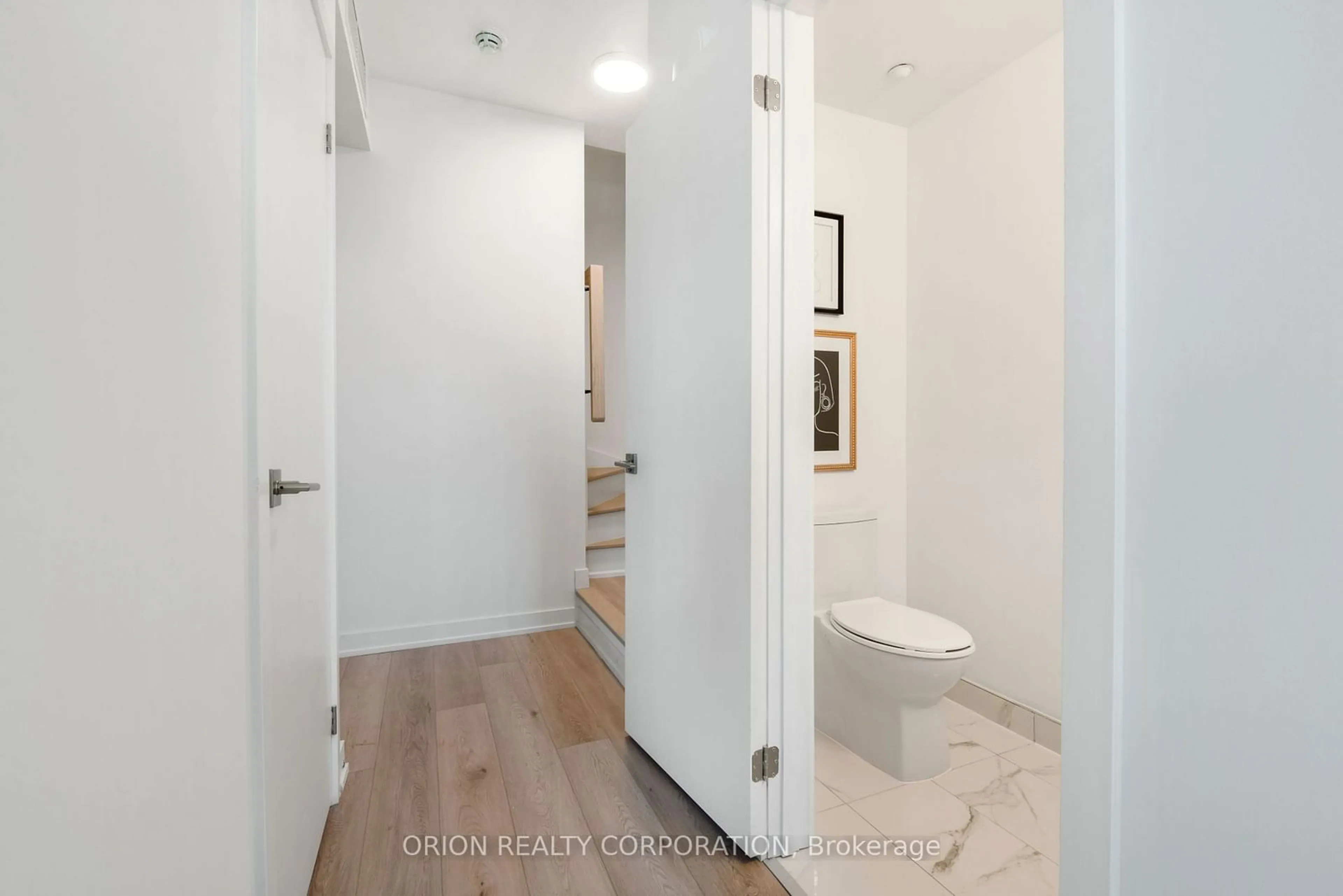 Indoor entryway, wood floors for 1455 O'Connor Dr #23, Toronto Ontario M4B 2V5