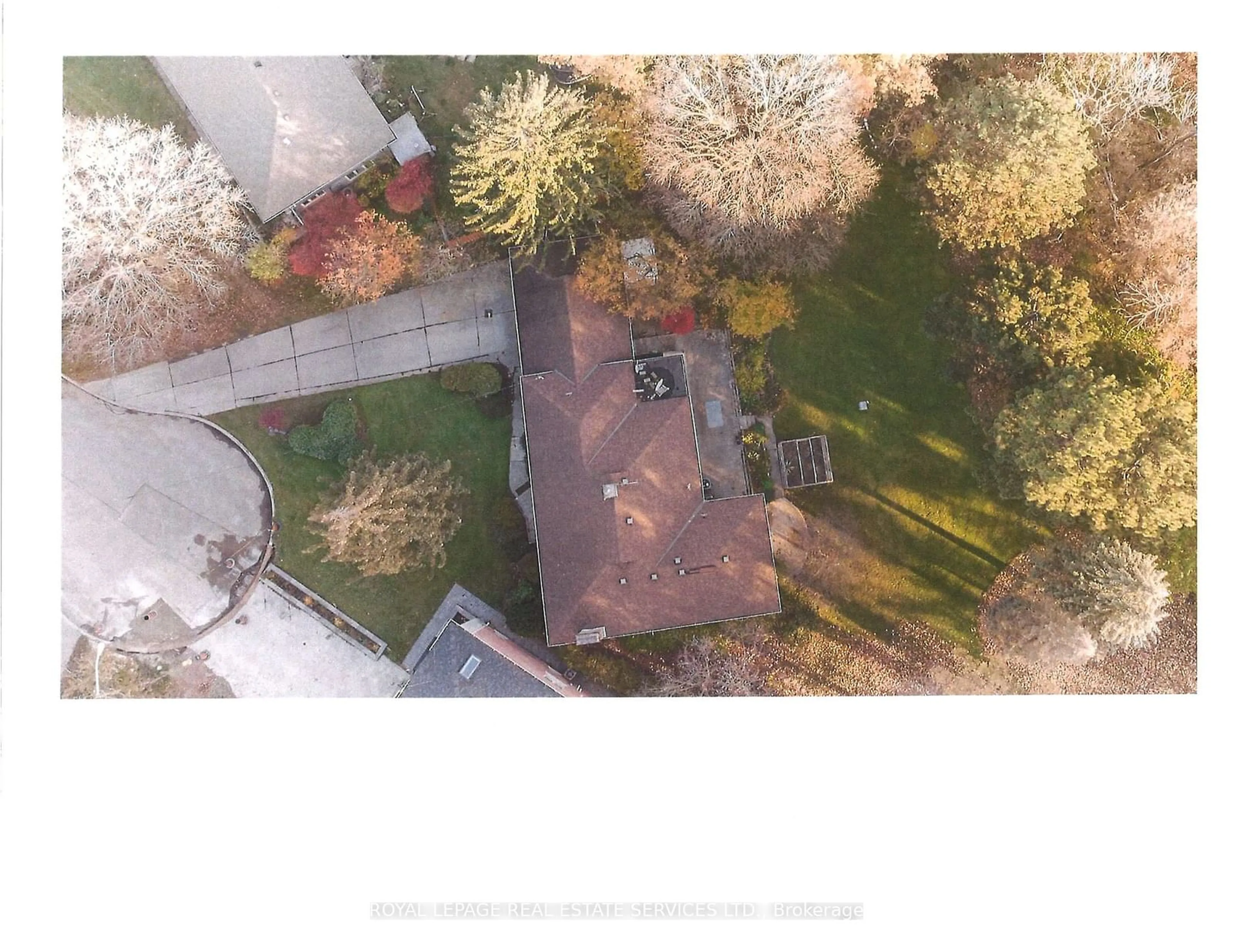 A pic from outside/outdoor area/front of a property/back of a property/a pic from drone, street for 2 Stinson Circ, Toronto Ontario M4B 2Y7