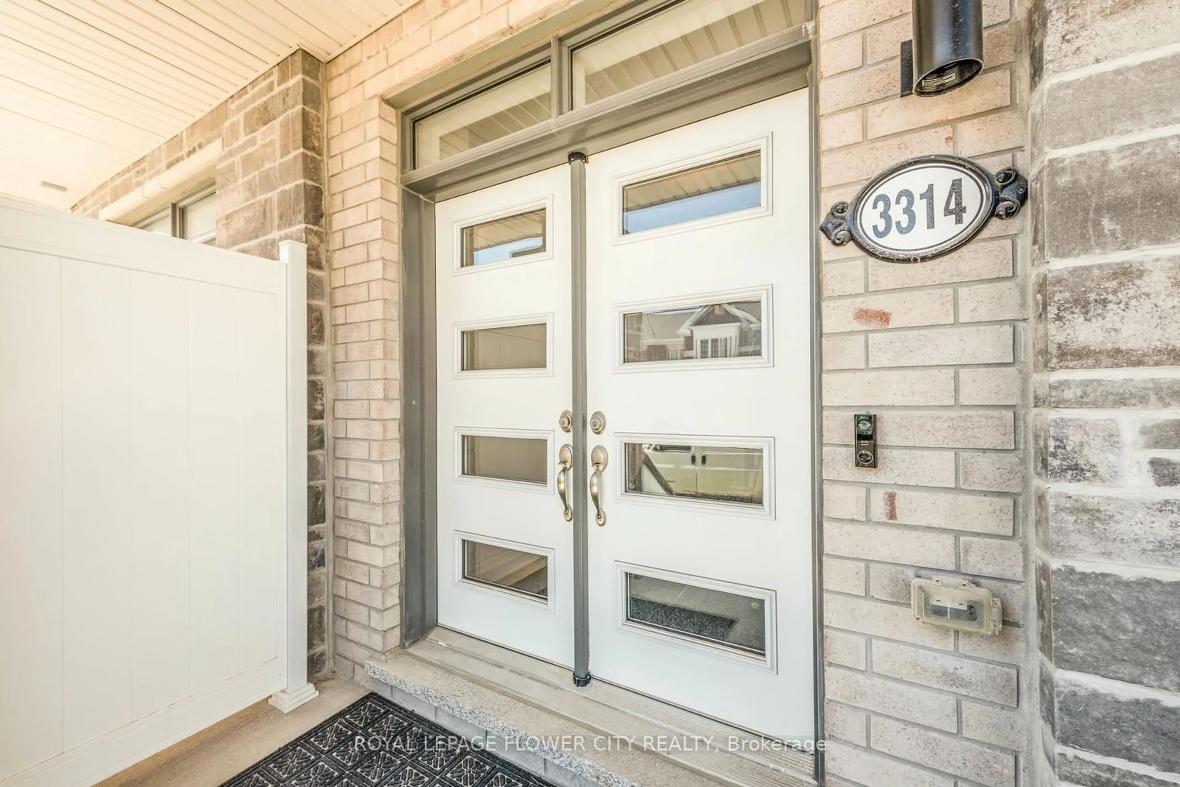 Indoor entryway for 3314 Thunderbird Prom, Pickering Ontario L0H 1J0