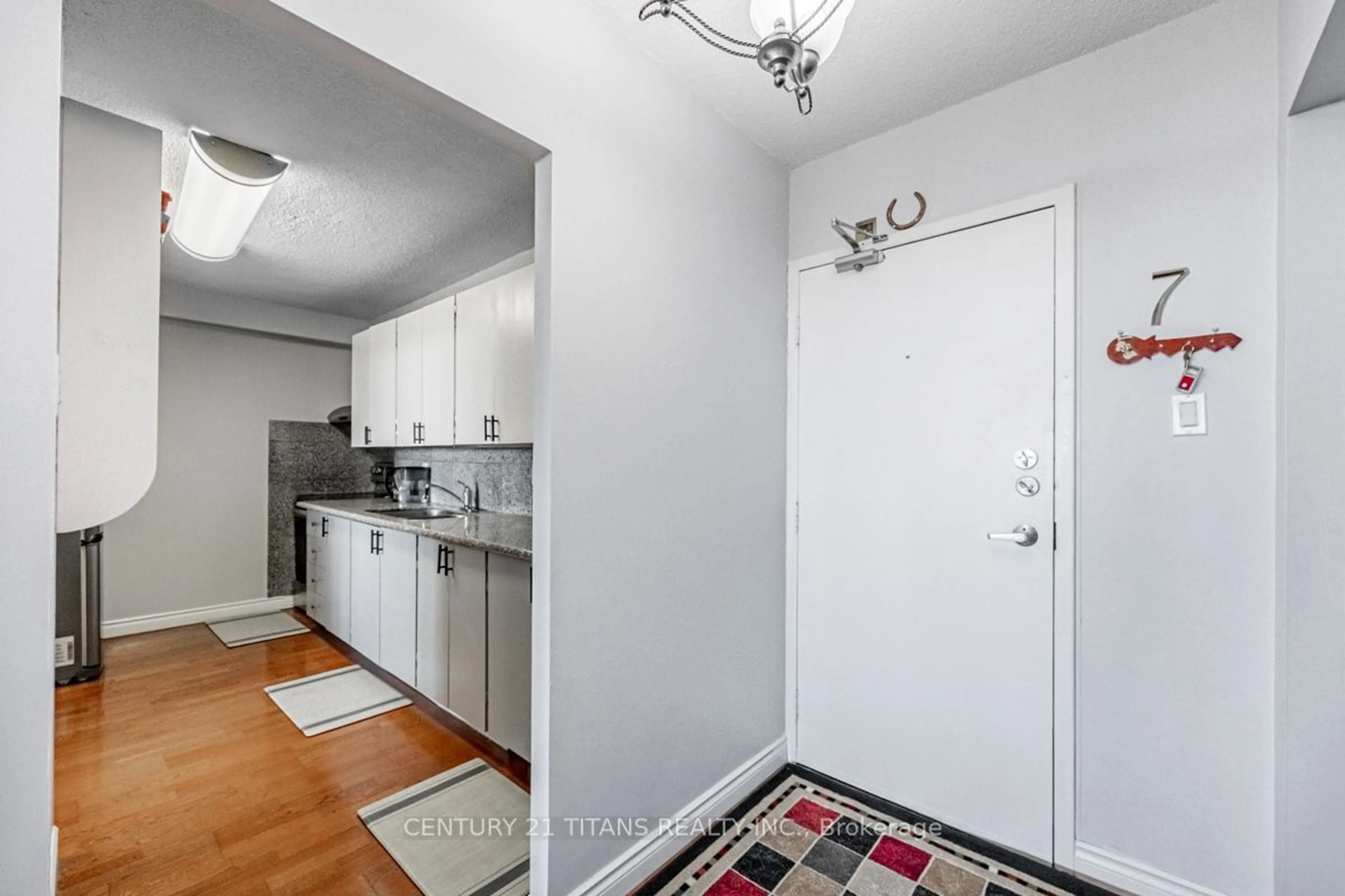 Standard kitchen for 15 Torrance Rd #PH2, Toronto Ontario M1J 3K2