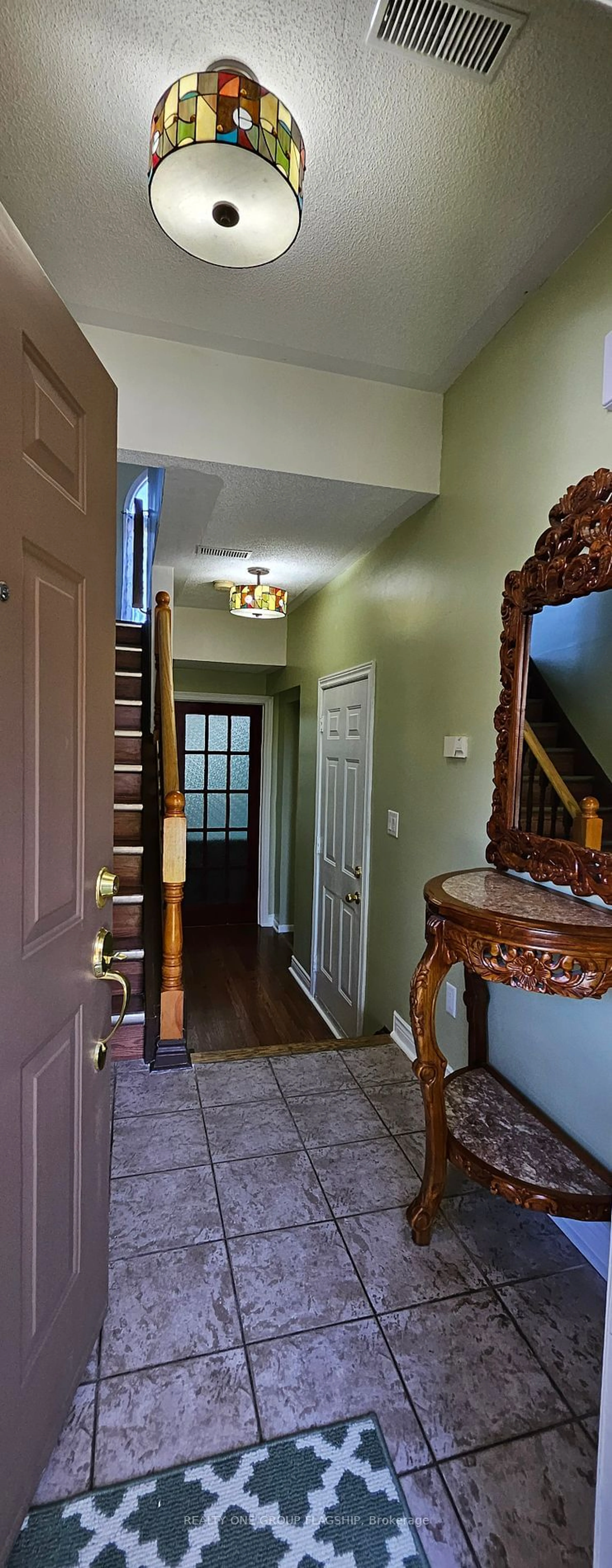 Indoor entryway for 49 Guildpark Ptwy, Toronto Ontario M1J 3P1