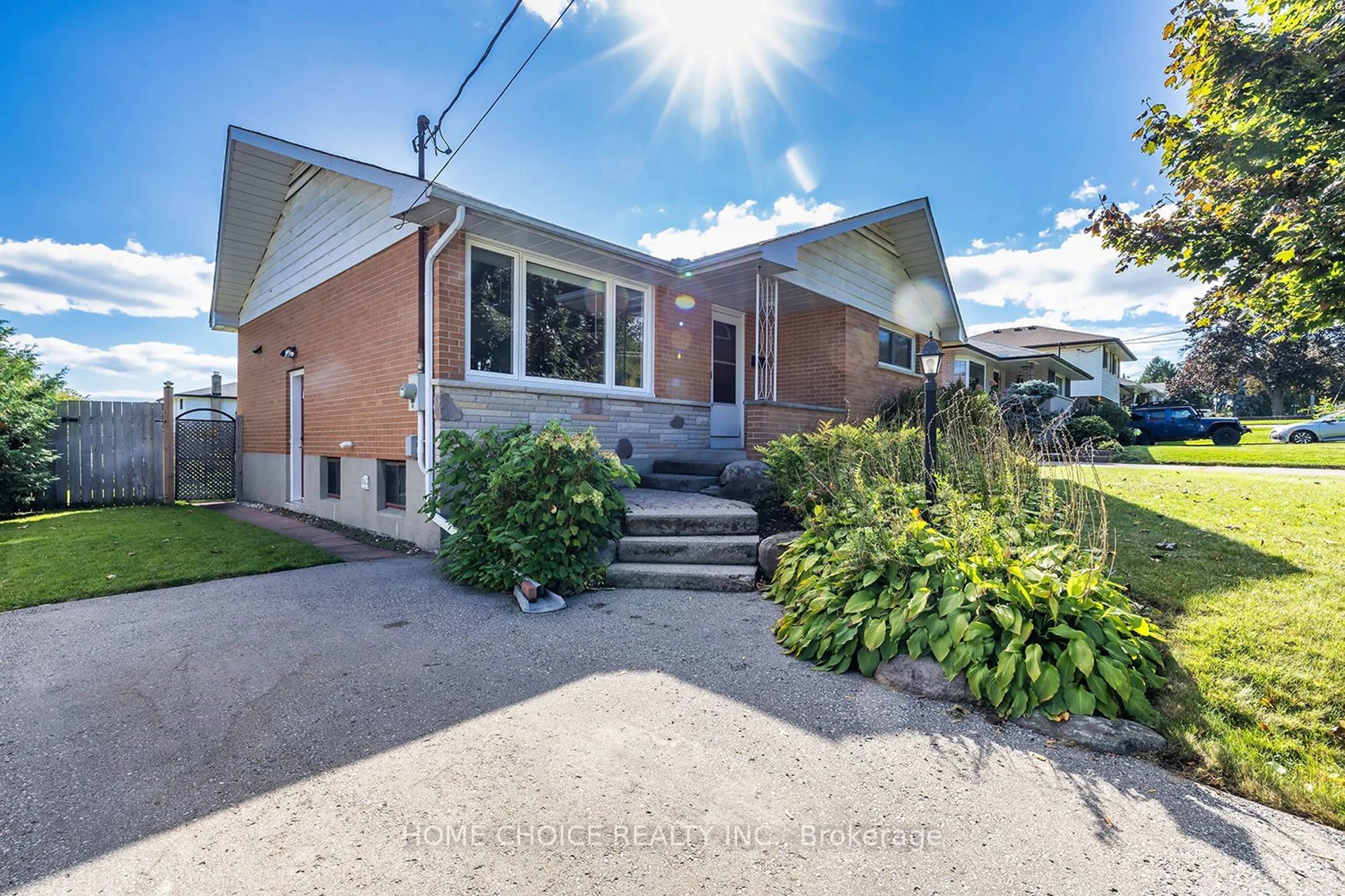 A pic from exterior of the house or condo, the street view for 7 Sunicrest Blvd, Clarington Ontario L1C 2G6