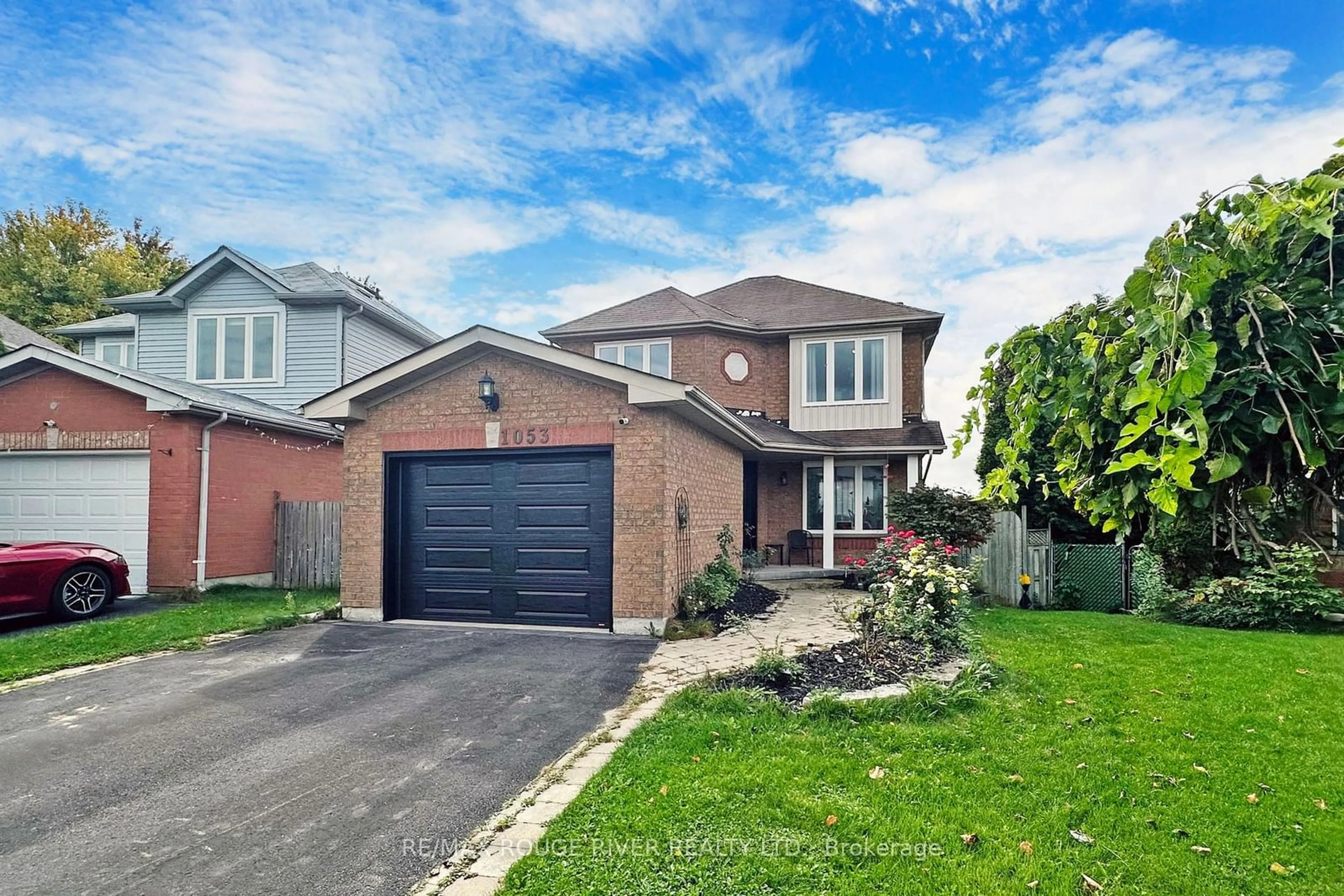 Frontside or backside of a home, cottage for 1053 Summitview Cres, Oshawa Ontario L1K 2K5