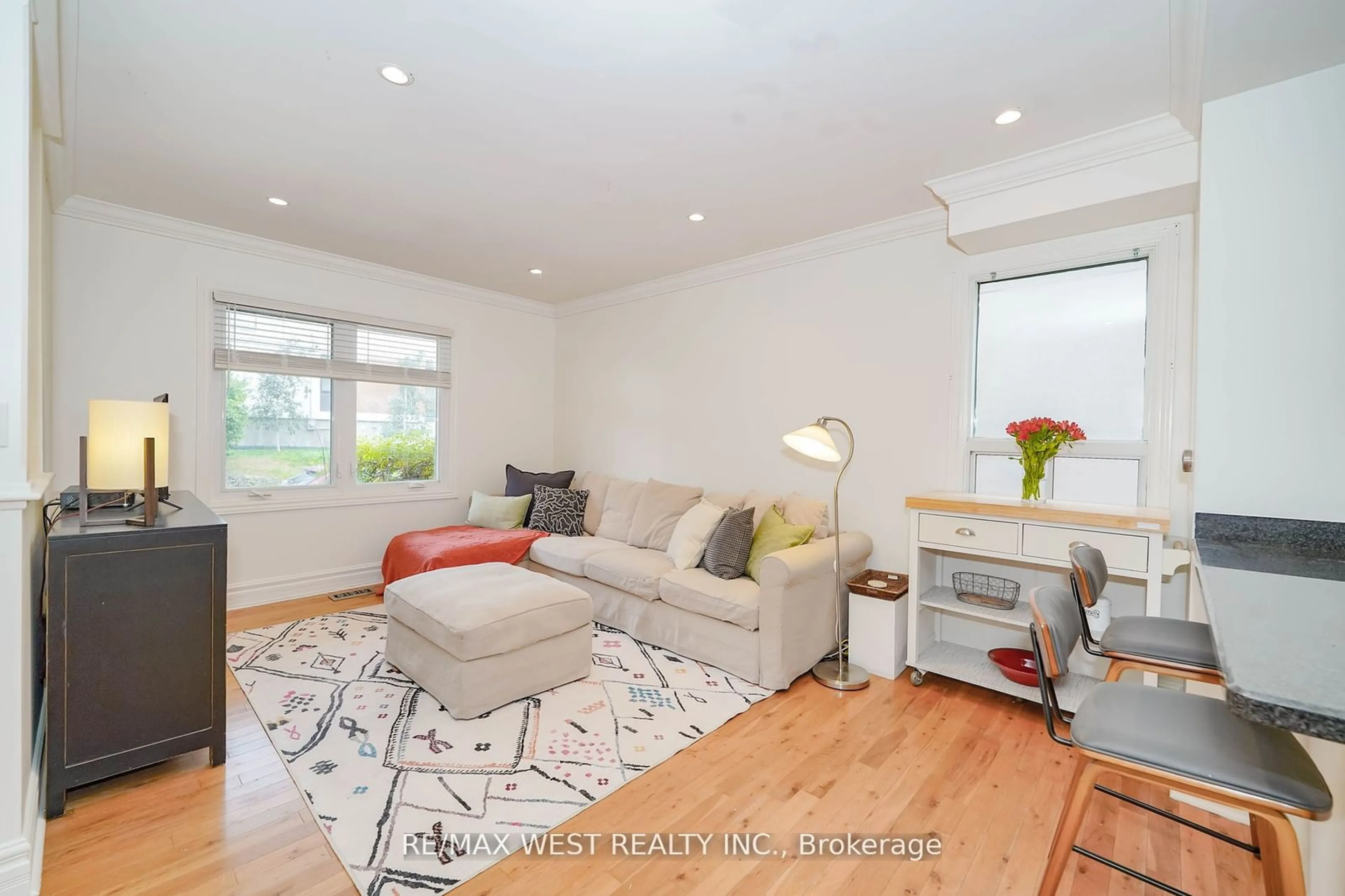 Living room for 130 Hollis Ave, Toronto Ontario M1N 2C8