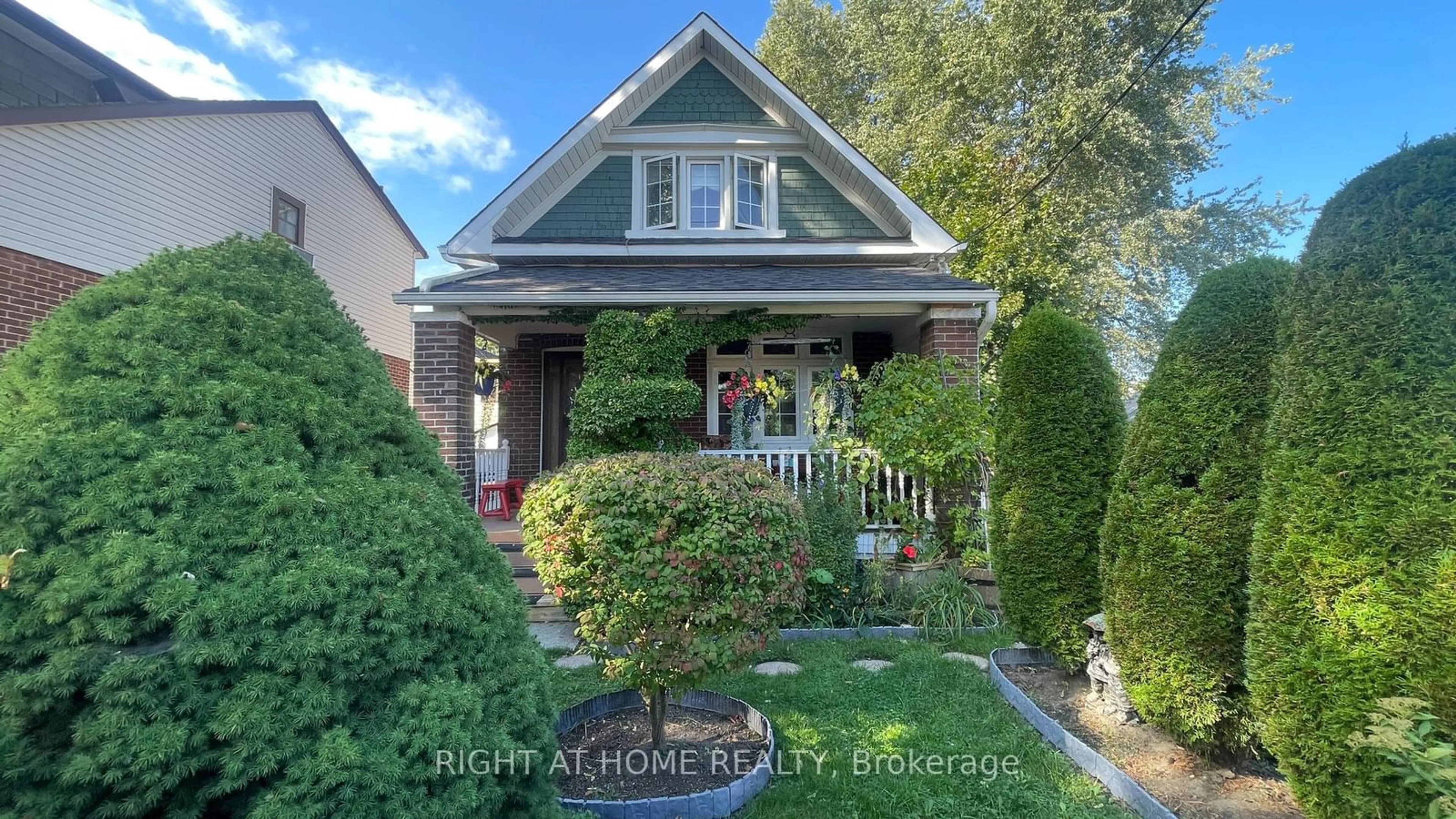 Frontside or backside of a home for 278 Gledhill Ave, Toronto Ontario M4C 4L1