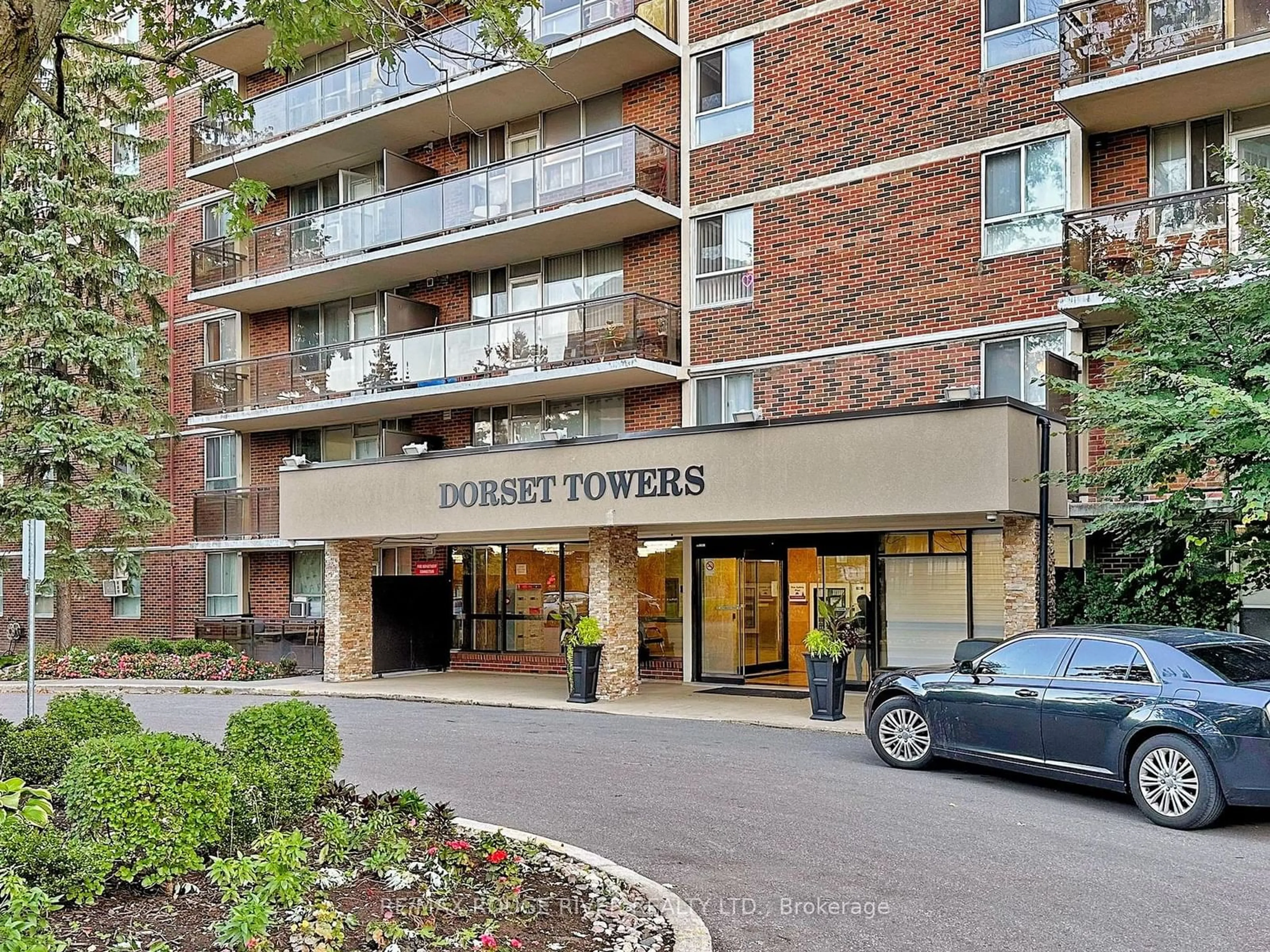 Indoor foyer for 1950 Kennedy Rd #1110, Toronto Ontario M1P 4S9