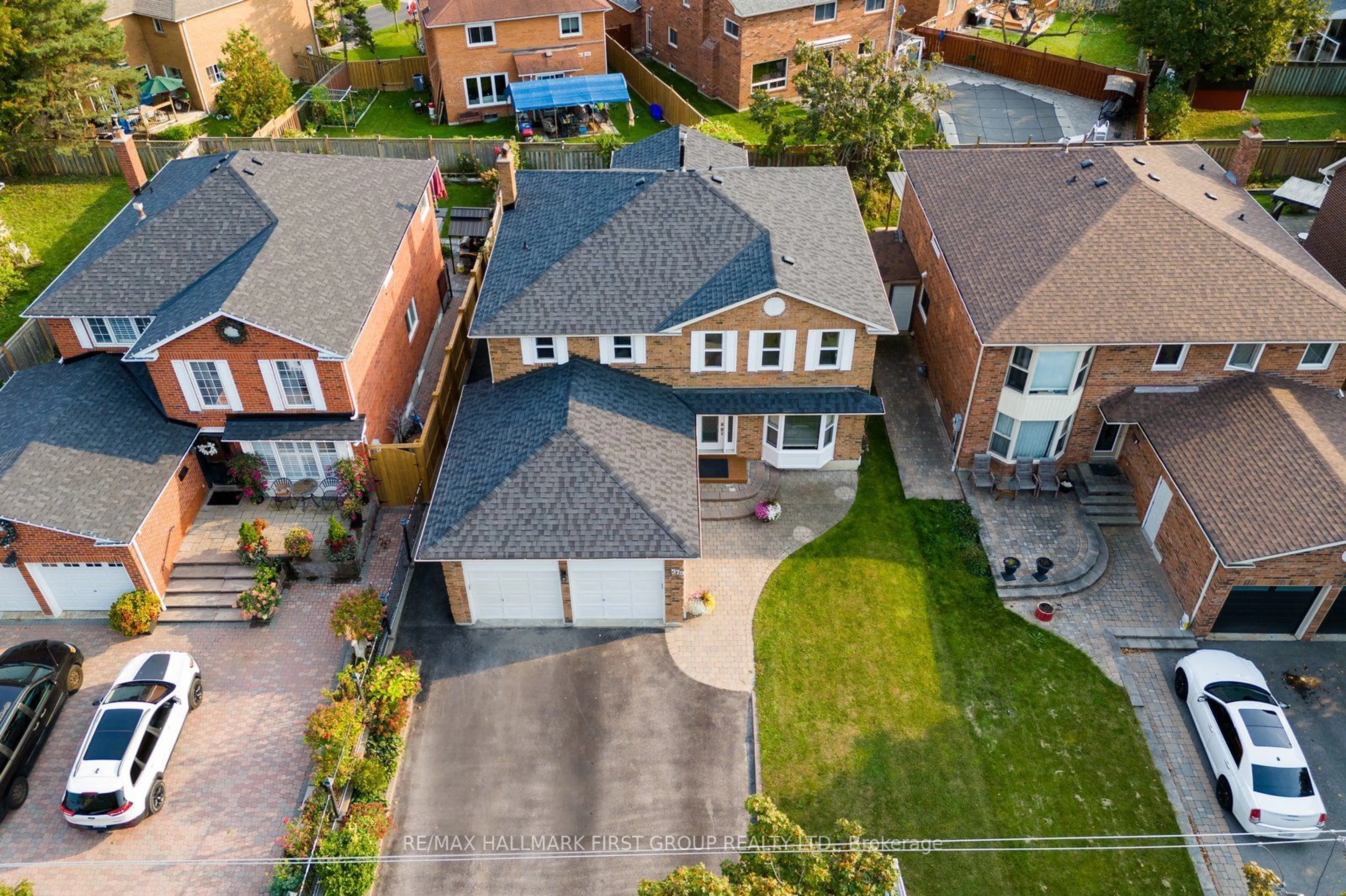 Frontside or backside of a home for 579 Sheppard Ave, Pickering Ontario L1V 1G1