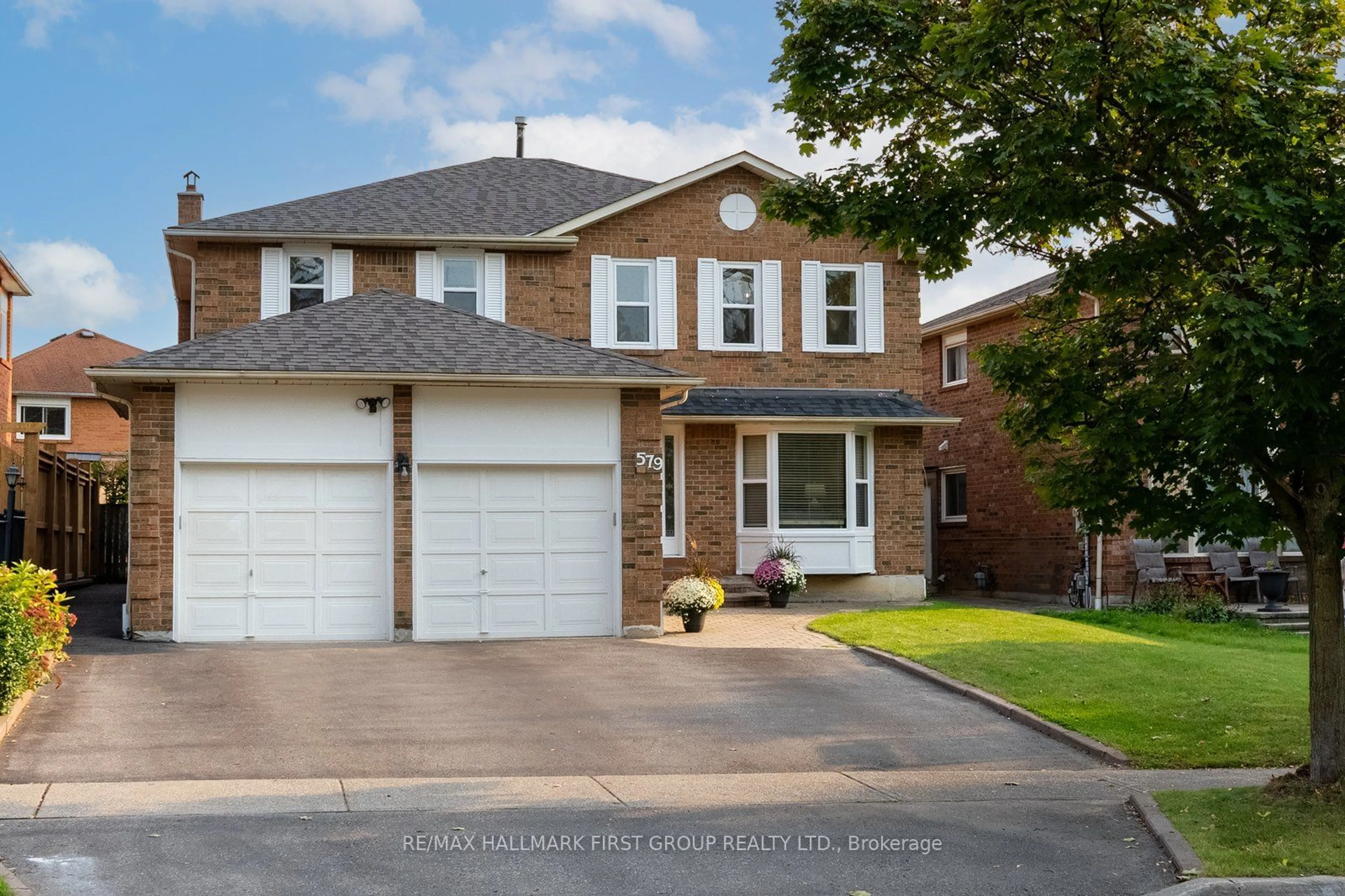 Frontside or backside of a home for 579 Sheppard Ave, Pickering Ontario L1V 1G1