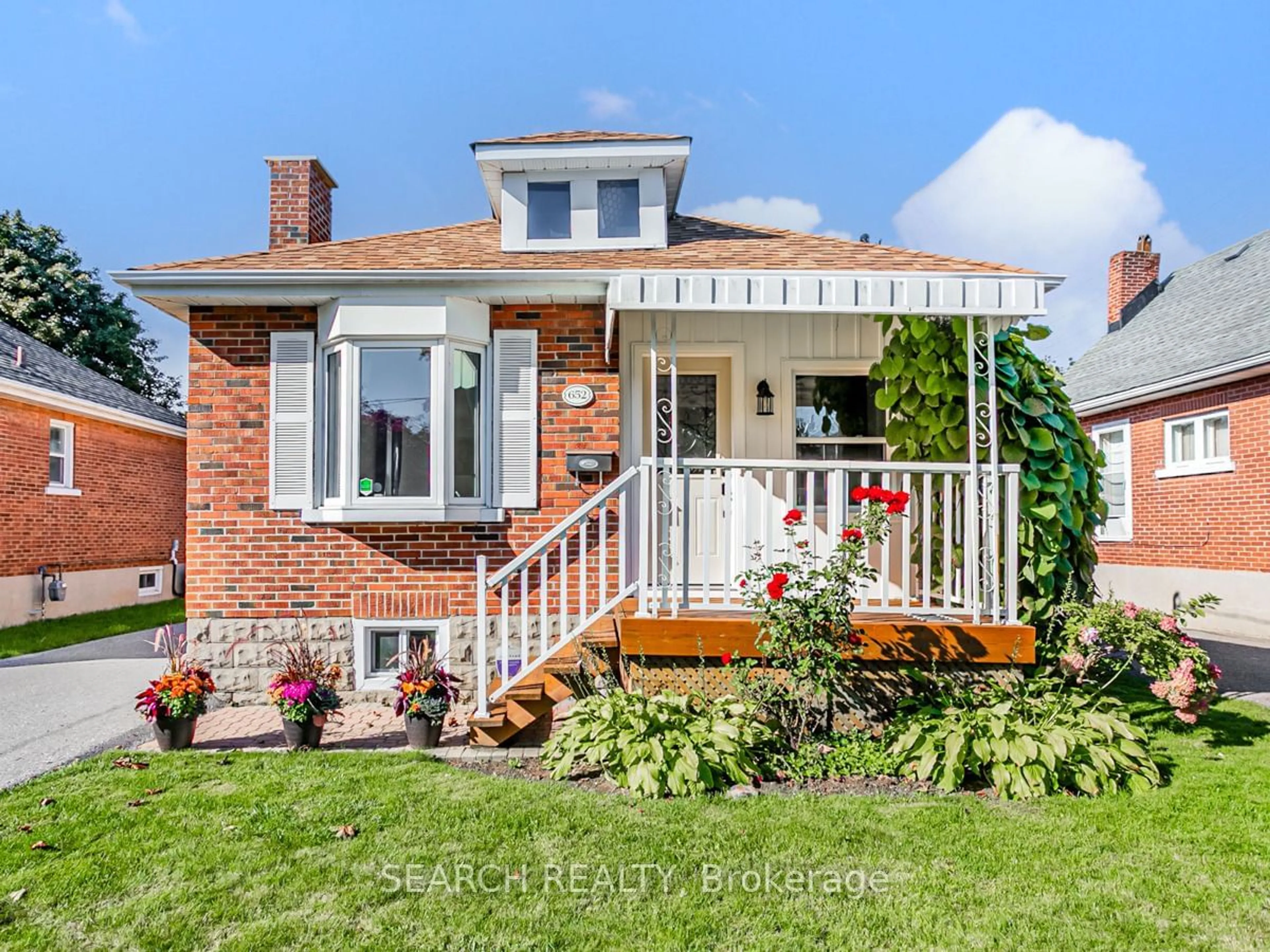 Frontside or backside of a home, cottage for 652 Christie Ave, Oshawa Ontario L1G 4L7