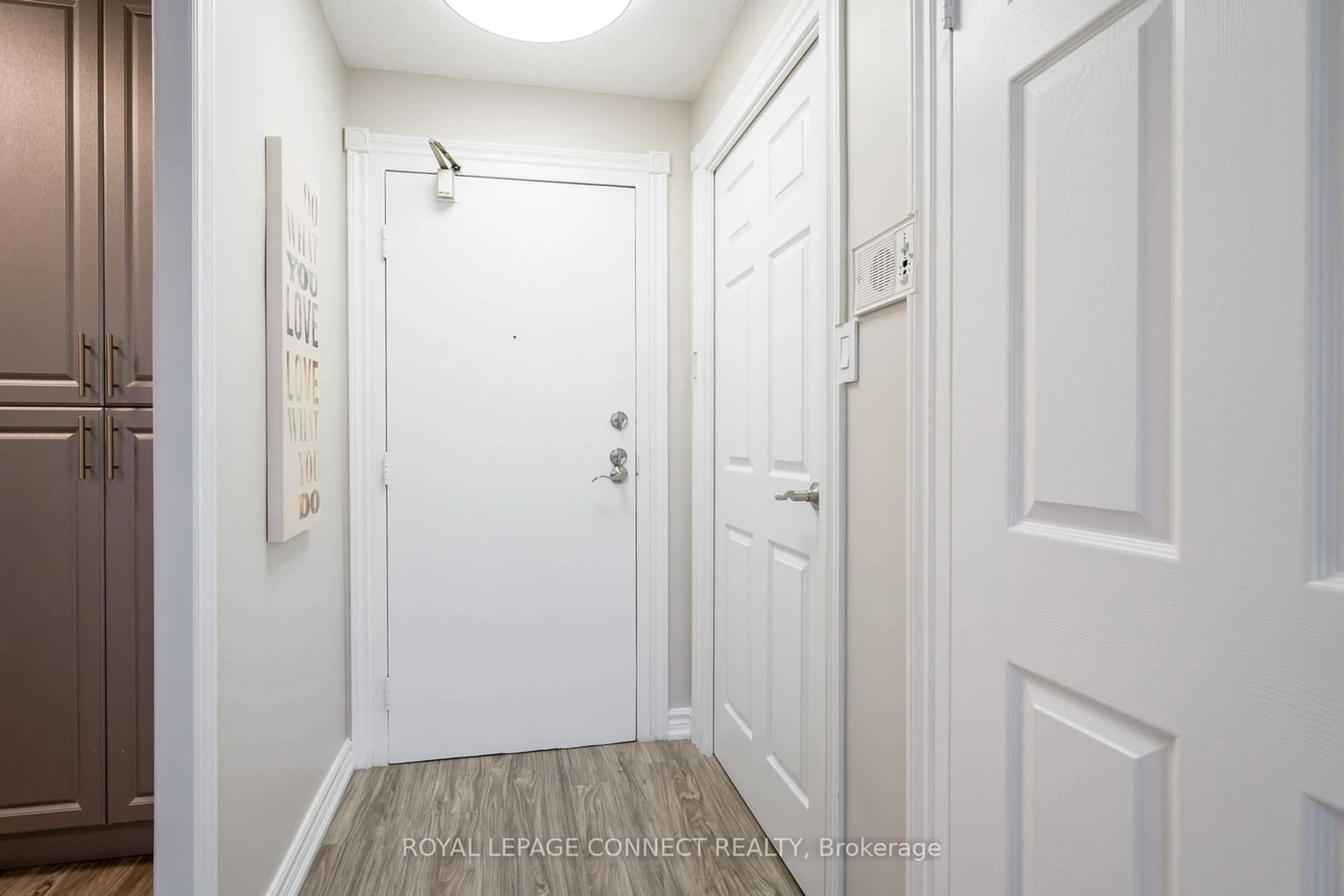 Indoor entryway for 270 Palmdale Dr #701, Toronto Ontario M1T 3N8