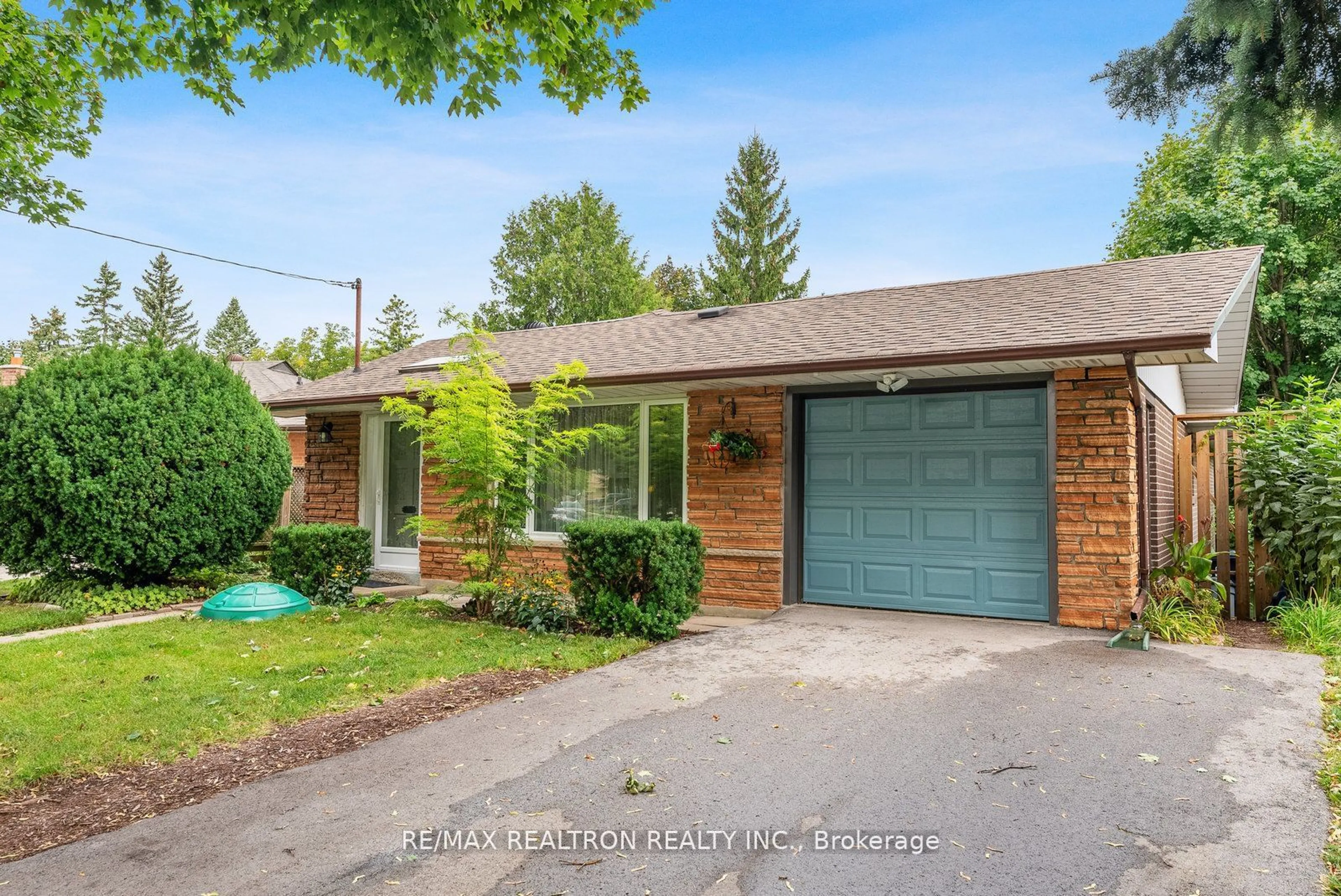 Frontside or backside of a home, cottage for 109 Thicketwood Dr, Toronto Ontario M1J 2A2