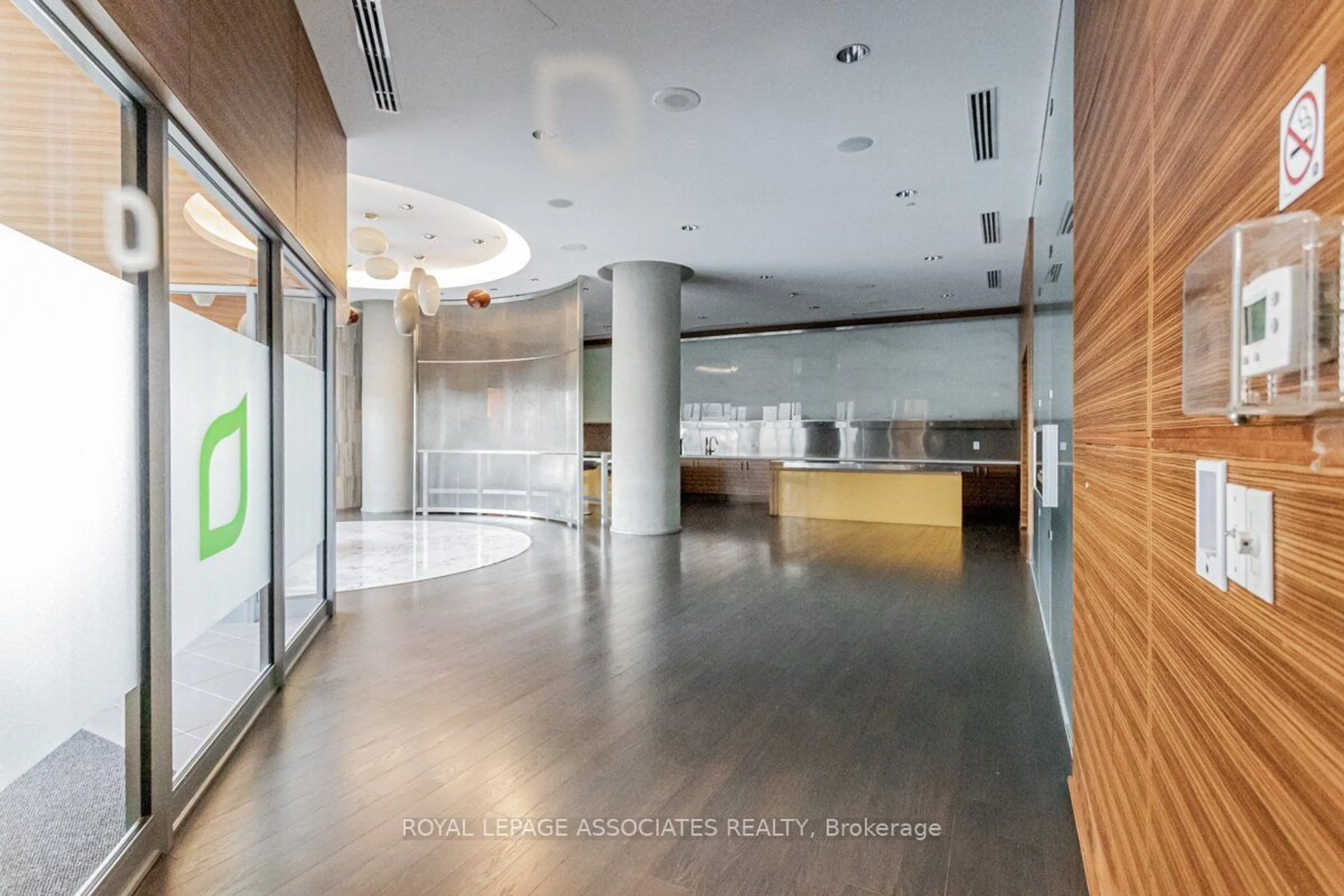 Indoor lobby for 125 Village Green Sq #3512, Toronto Ontario M1S 0G3