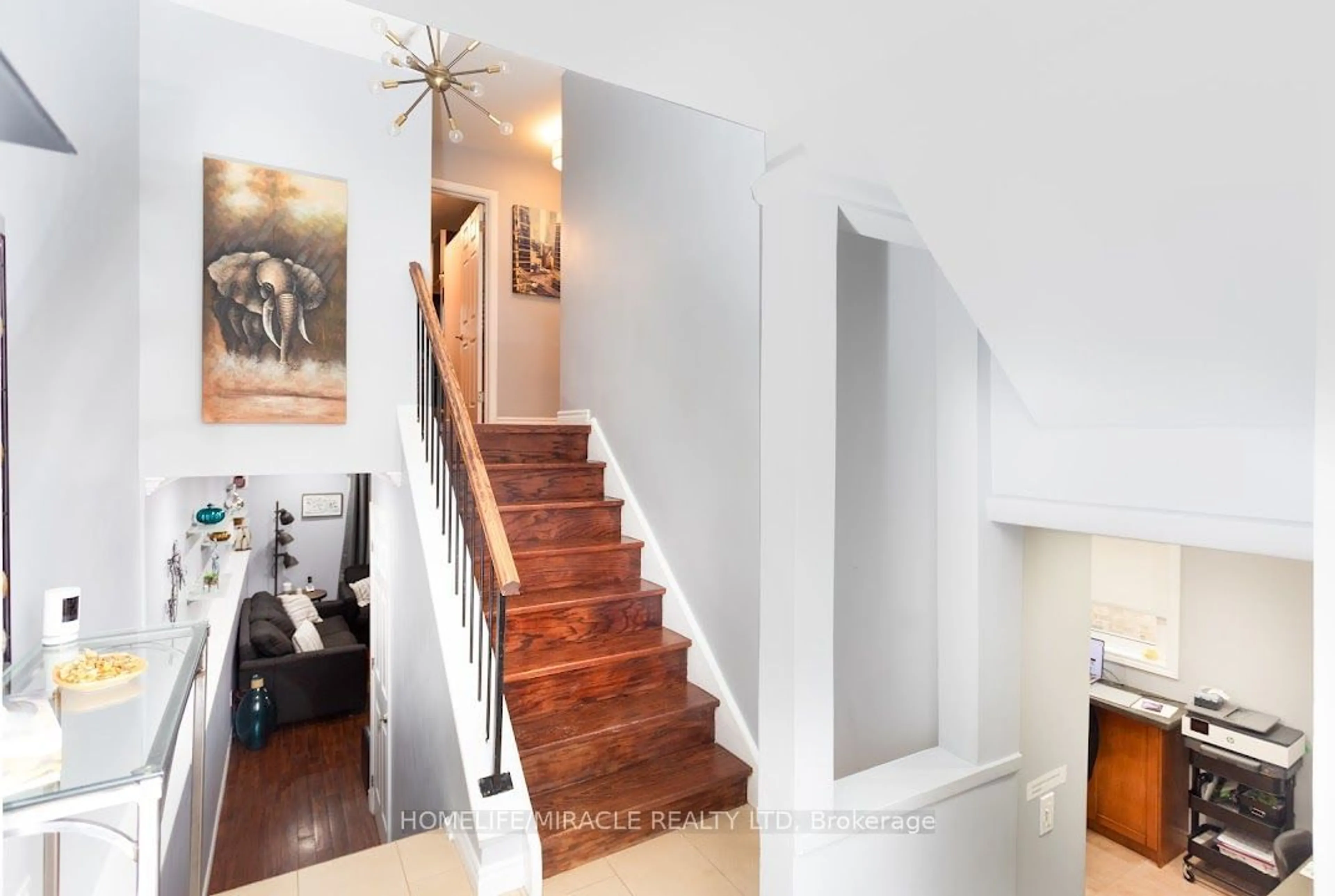 Indoor foyer for 22 Botany Hill Rd, Toronto Ontario M1G 3K3