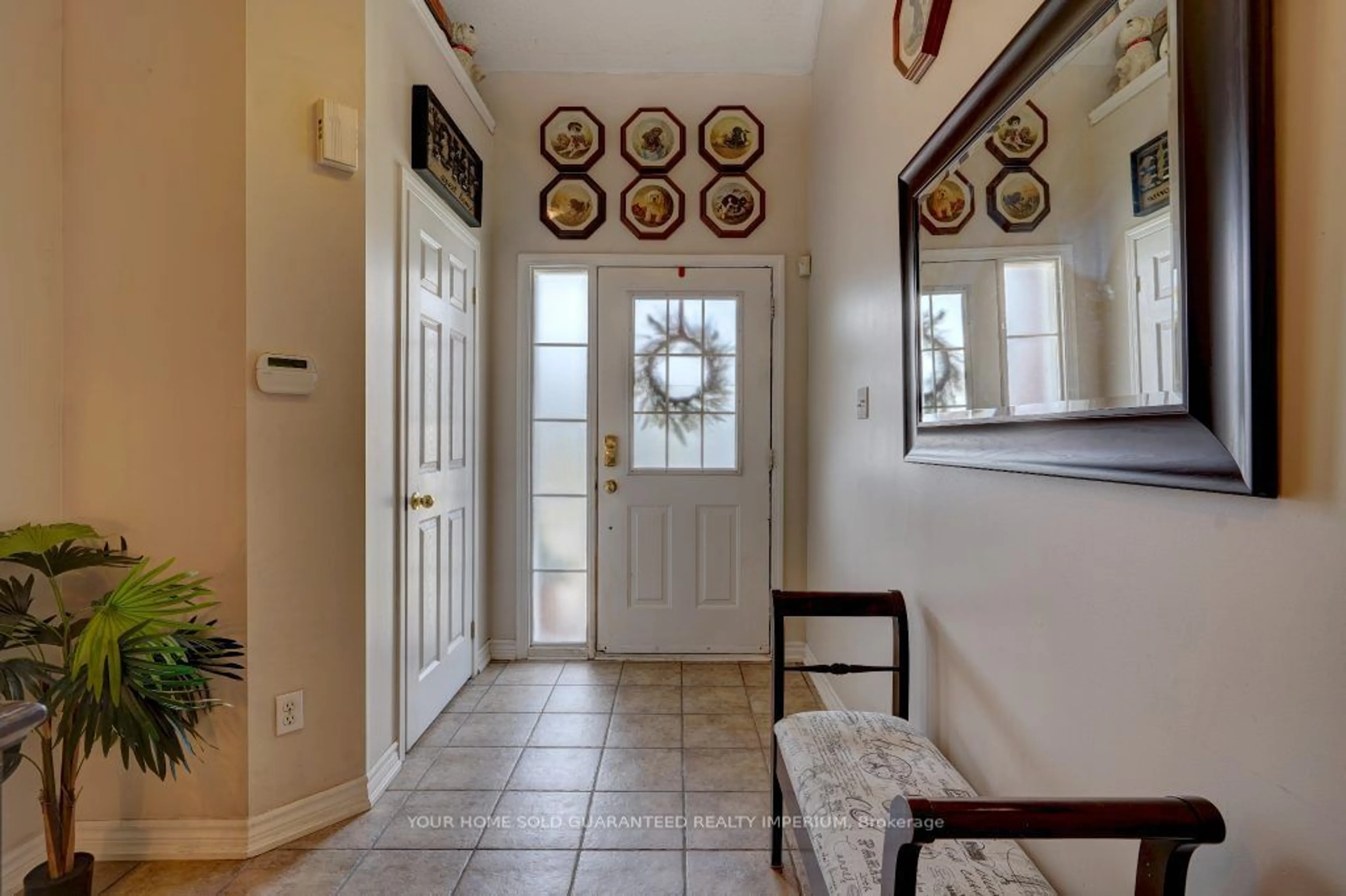 Indoor entryway for 1238 Macinally Crt, Oshawa Ontario L1K 0B6