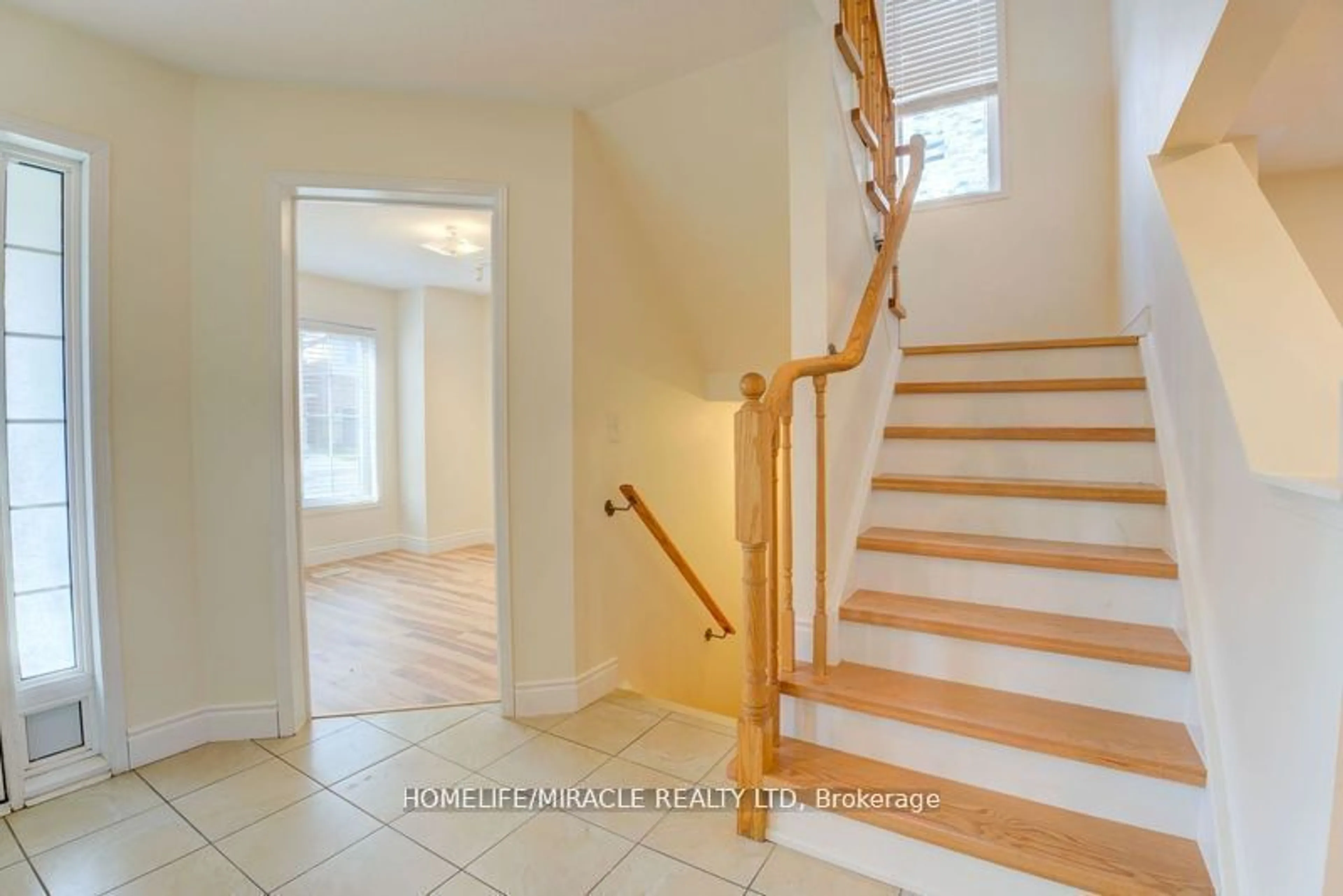 Indoor entryway, wood floors for 3 Formosa Ave, Ajax Ontario L1Z 0N8