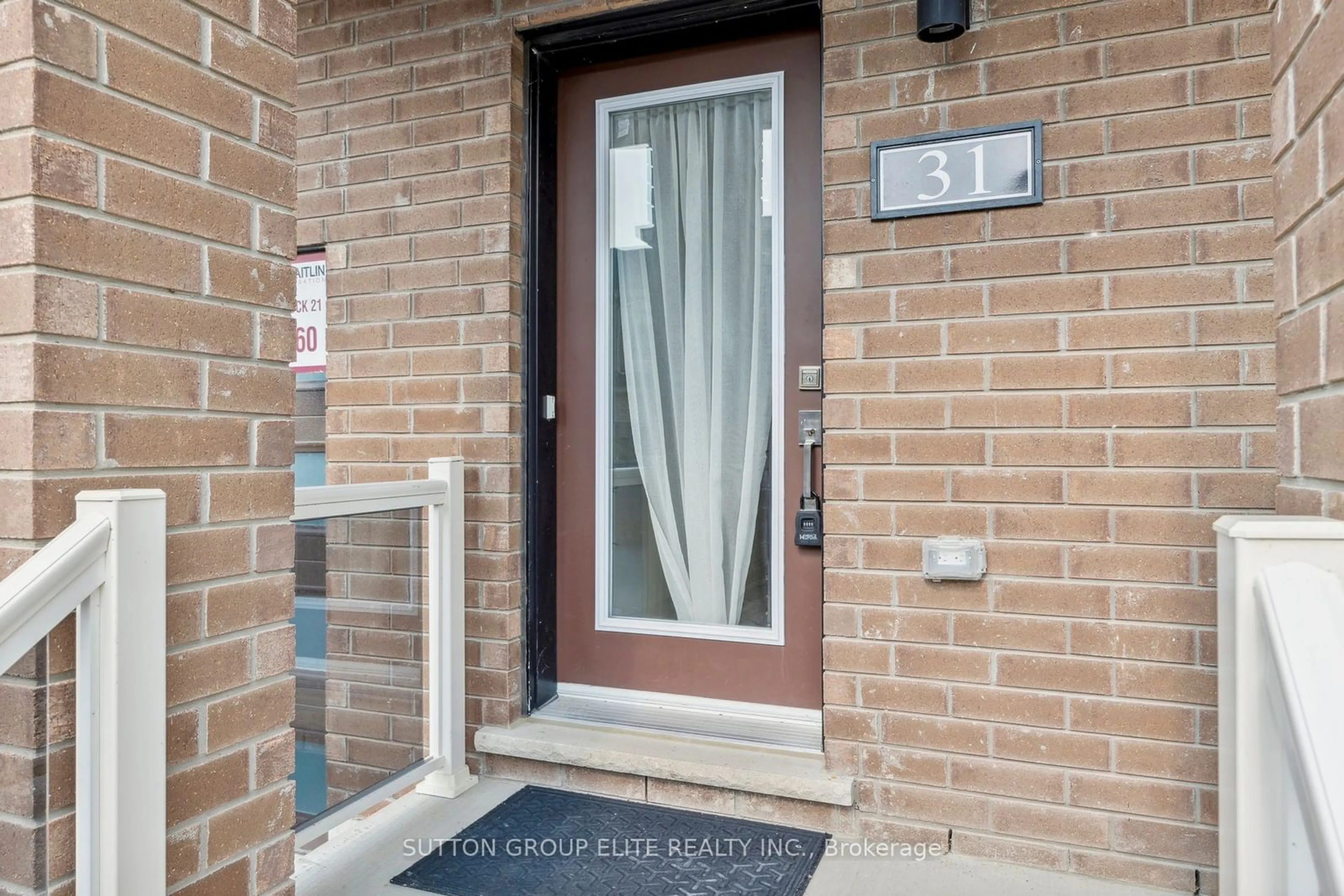 Indoor entryway, unknown floor for 31 Caspian Sq #65, Clarington Ontario L1C 3K5