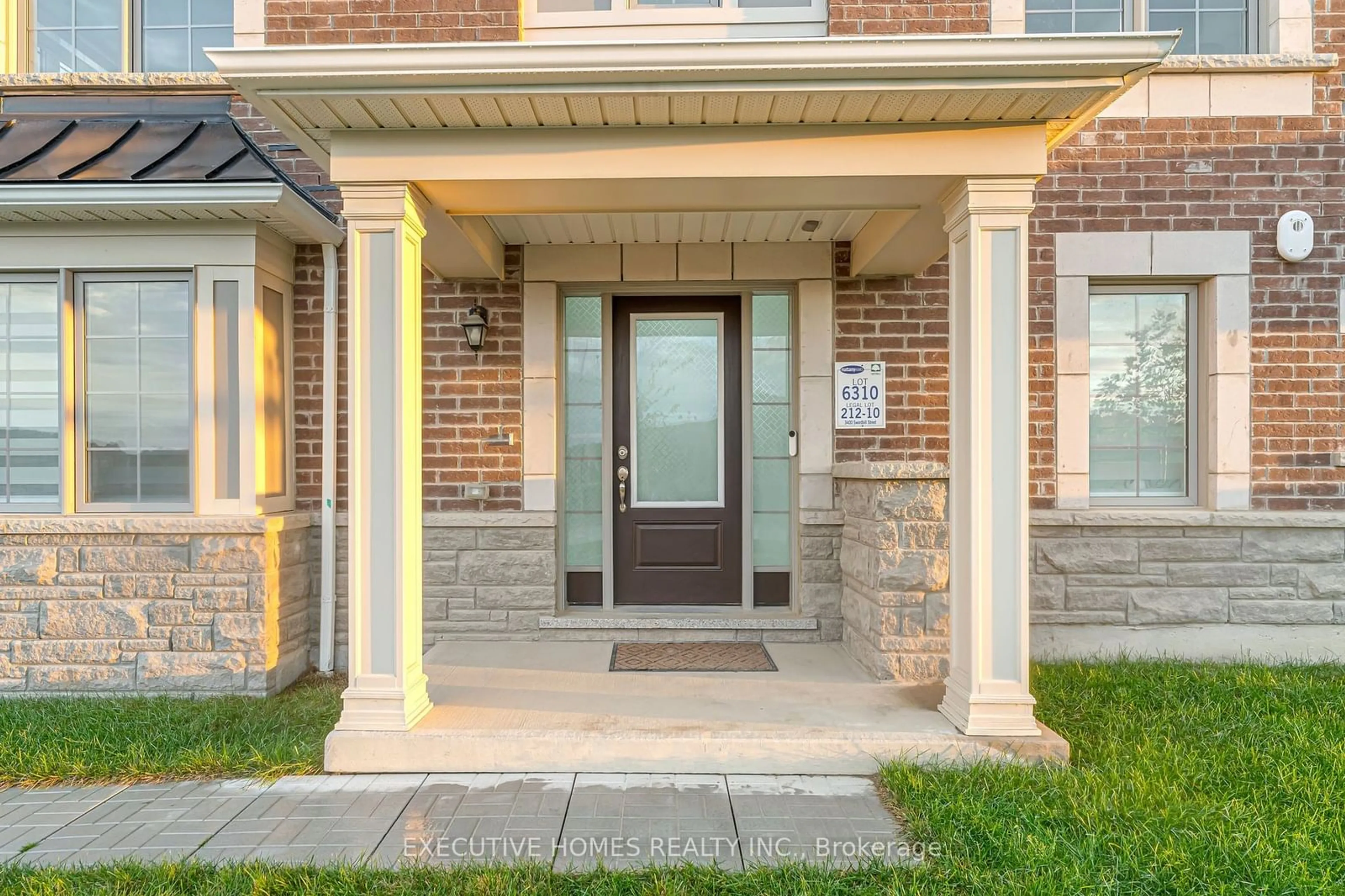 Indoor entryway for 3400 Swordbill St, Pickering Ontario L1X 0N1