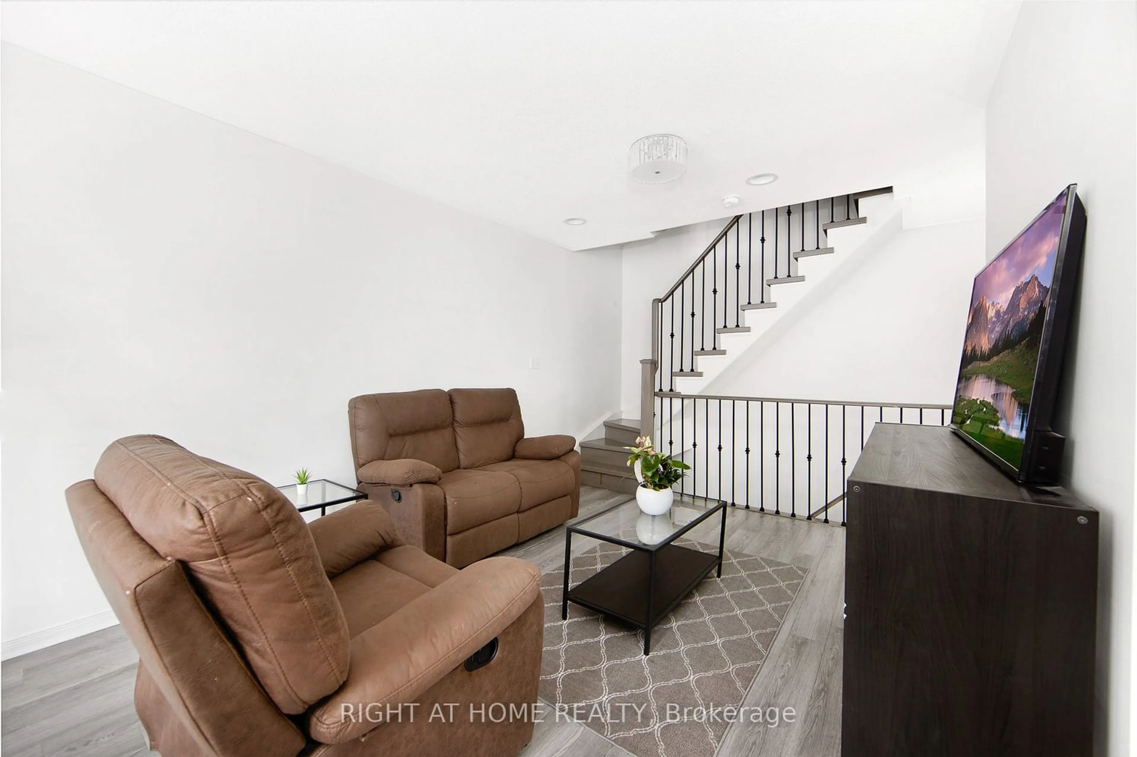 Living room for 19 Rosebank Dr #302, Toronto Ontario M1B 5Z2