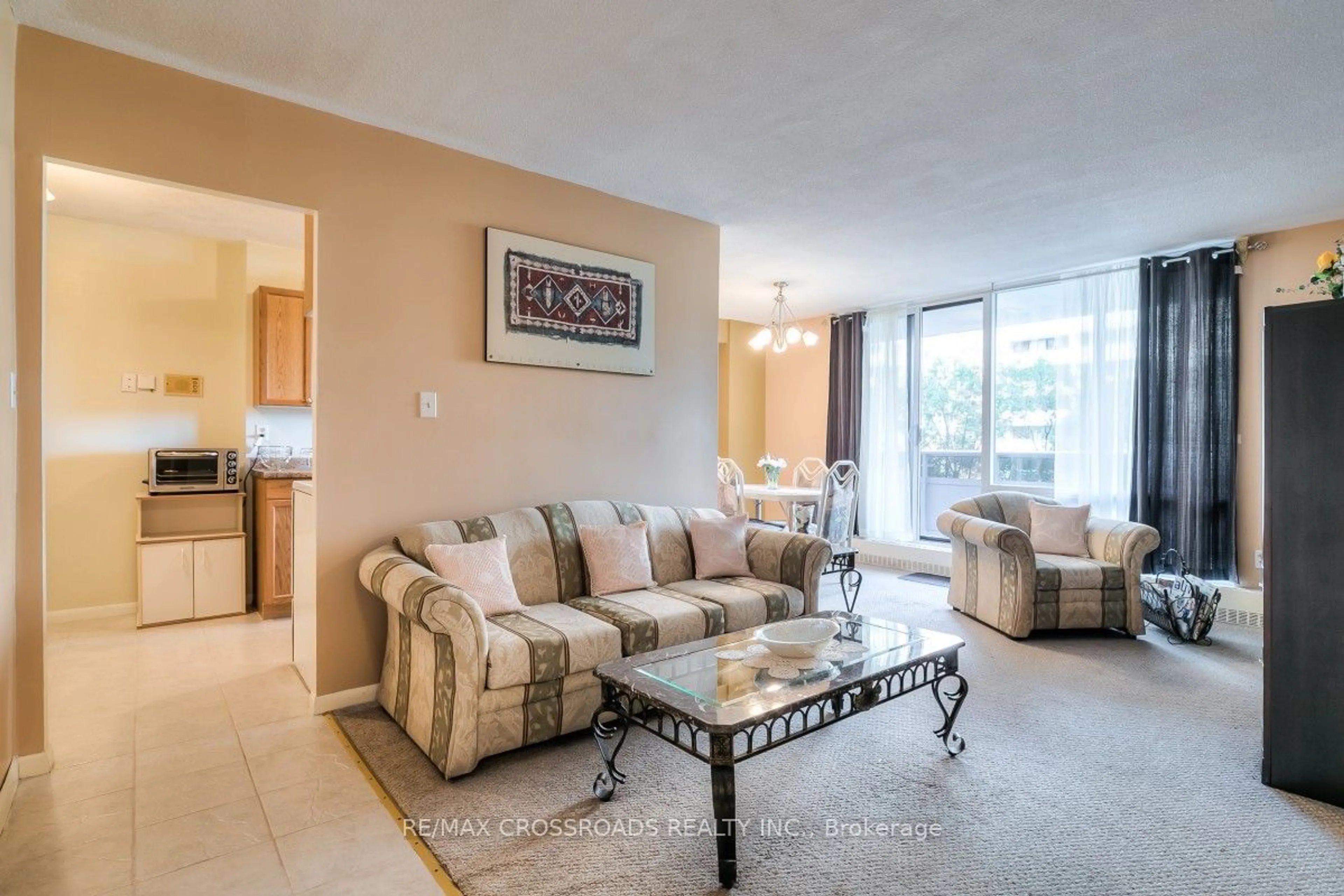 Living room for 1250 Bridletowne Circ #506, Toronto Ontario M1W 2V1