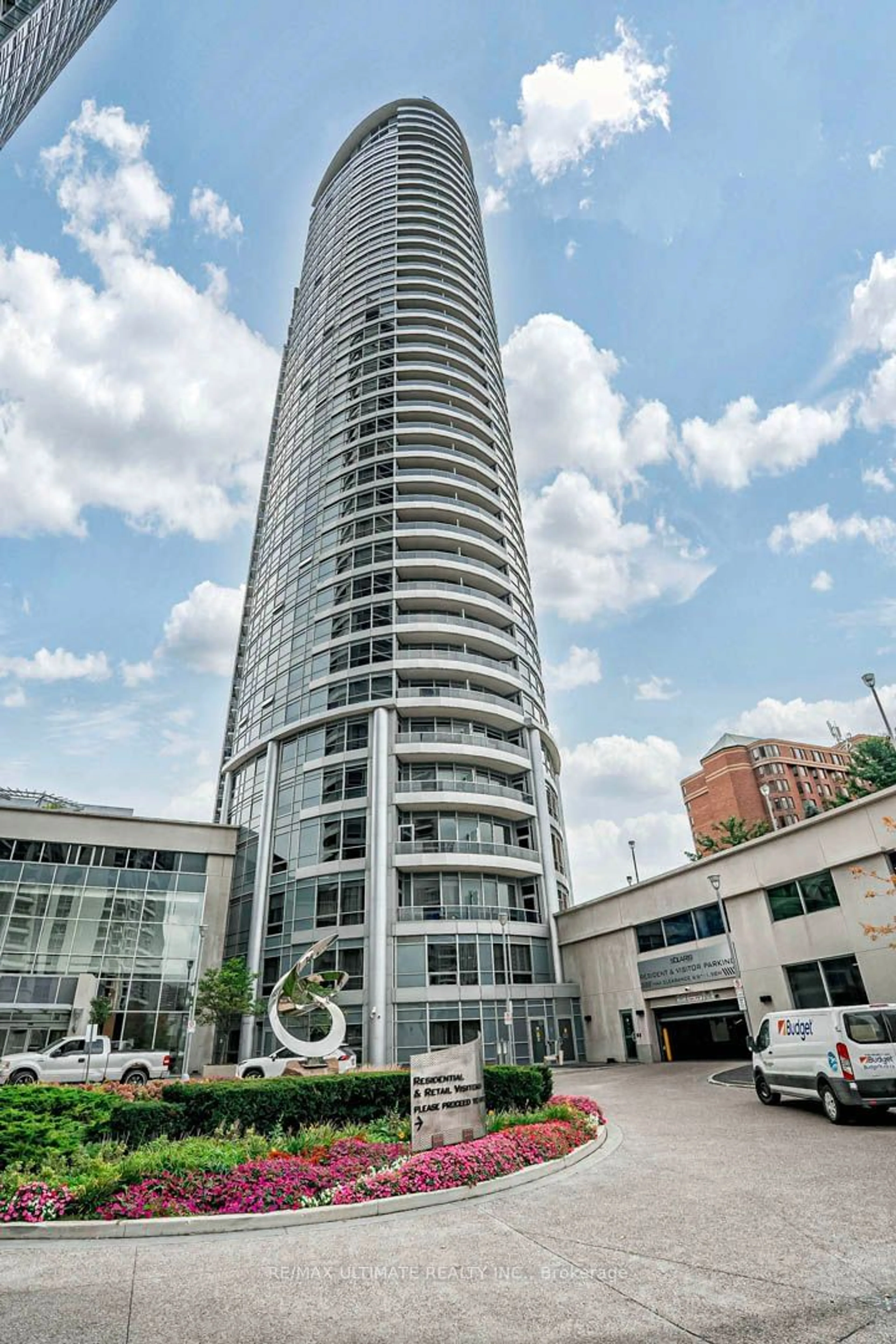 A pic from exterior of the house or condo for 135 Village Green Sq #Ph-20, Toronto Ontario M1S 0G4