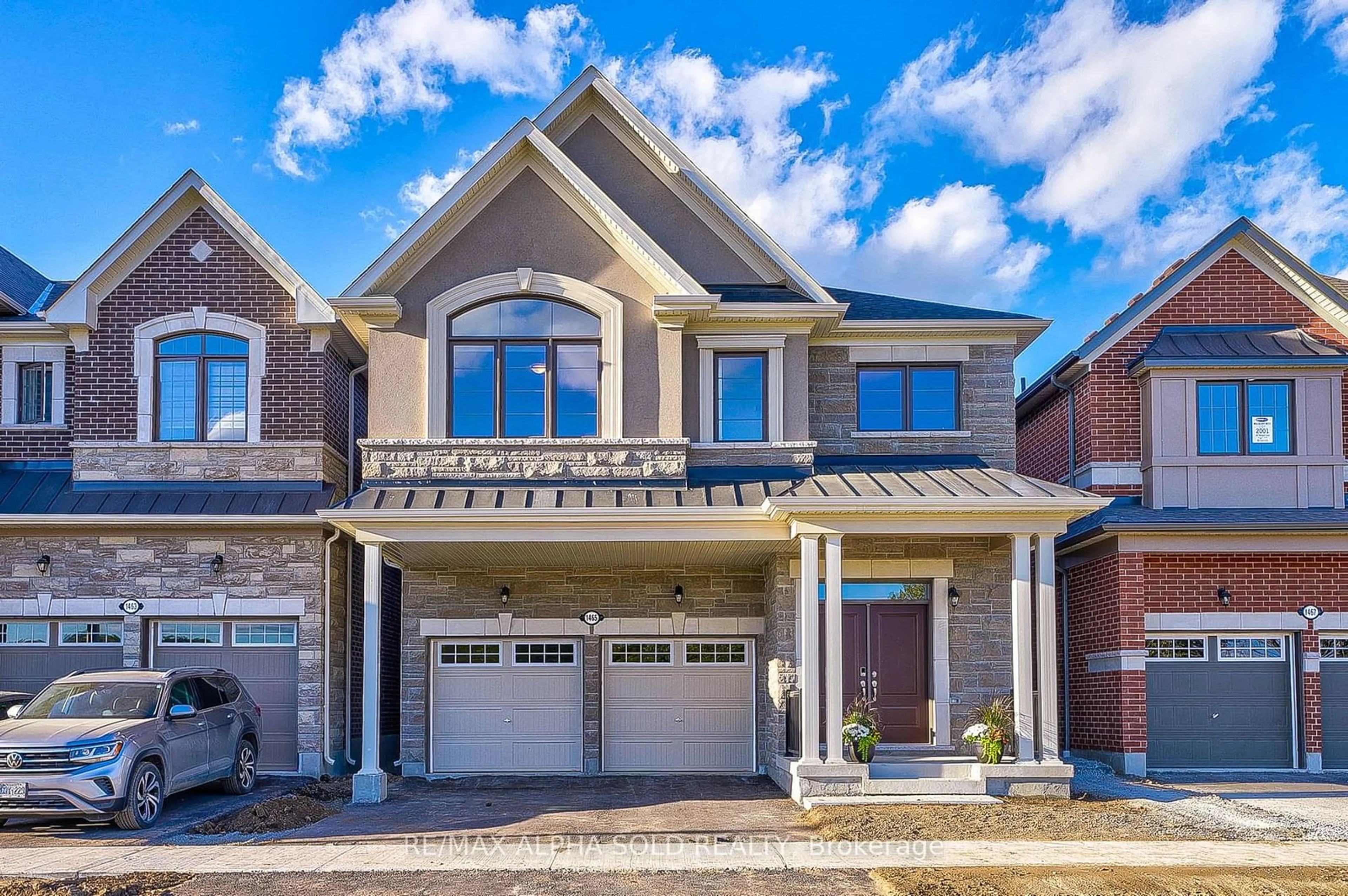 Home with brick exterior material for 1465 Mockingbird Sq, Pickering Ontario L1X 0N8