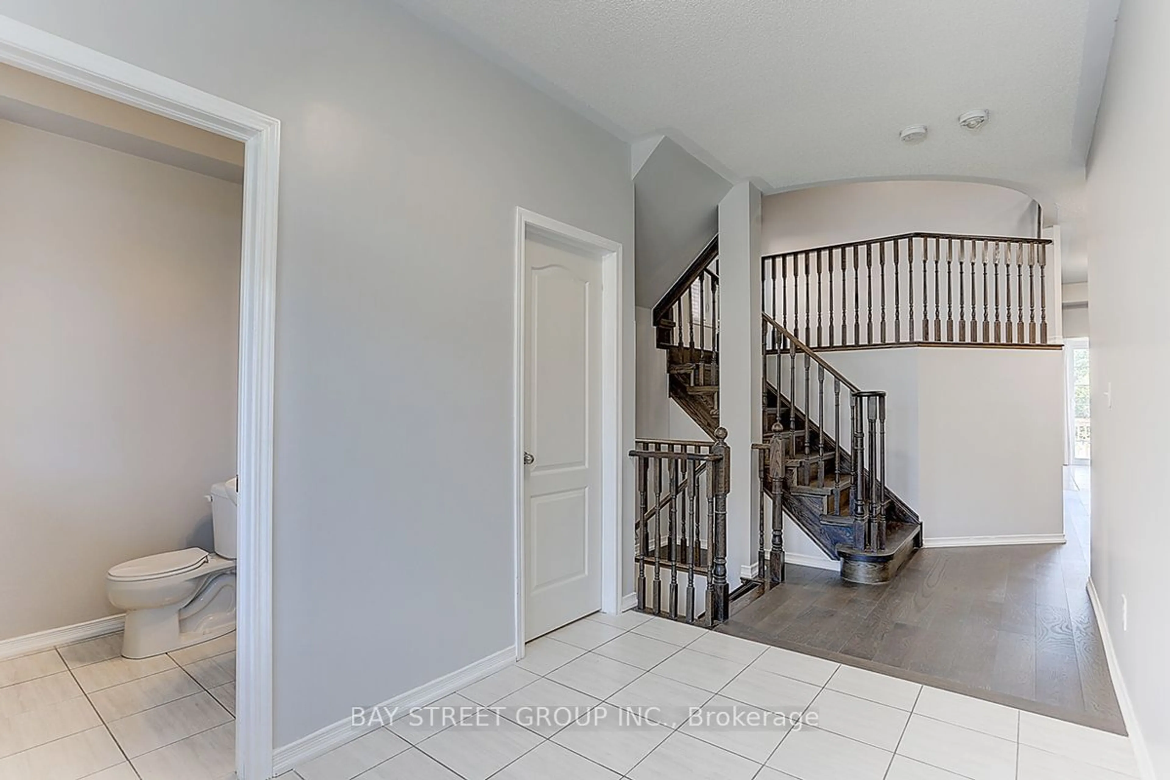 Indoor entryway, cement floor for 2433 Equestrian Cres Cres, Oshawa Ontario L1L 0L9