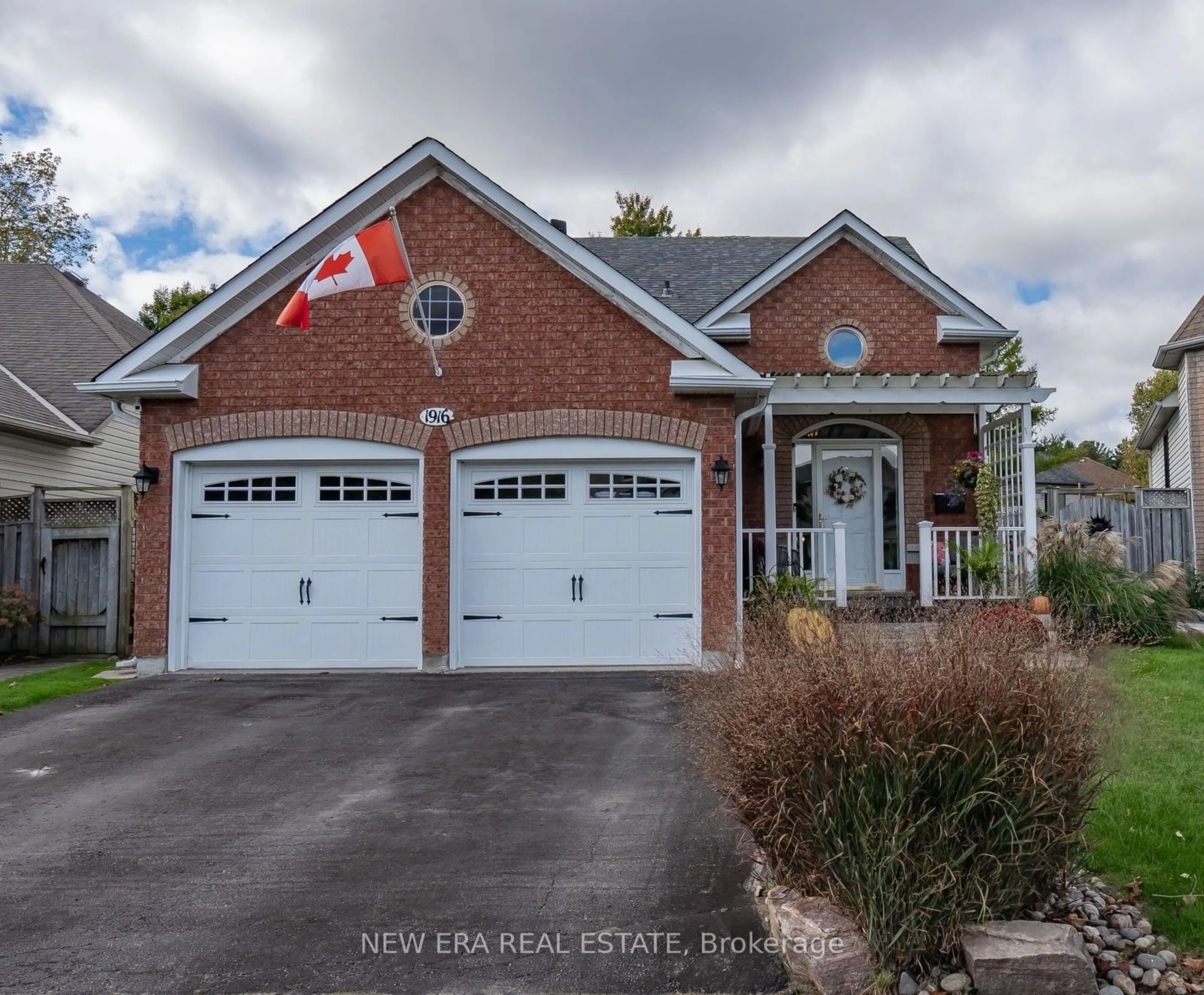 Home with brick exterior material for 1916 Edenwood Dr, Oshawa Ontario L1G 7Y2