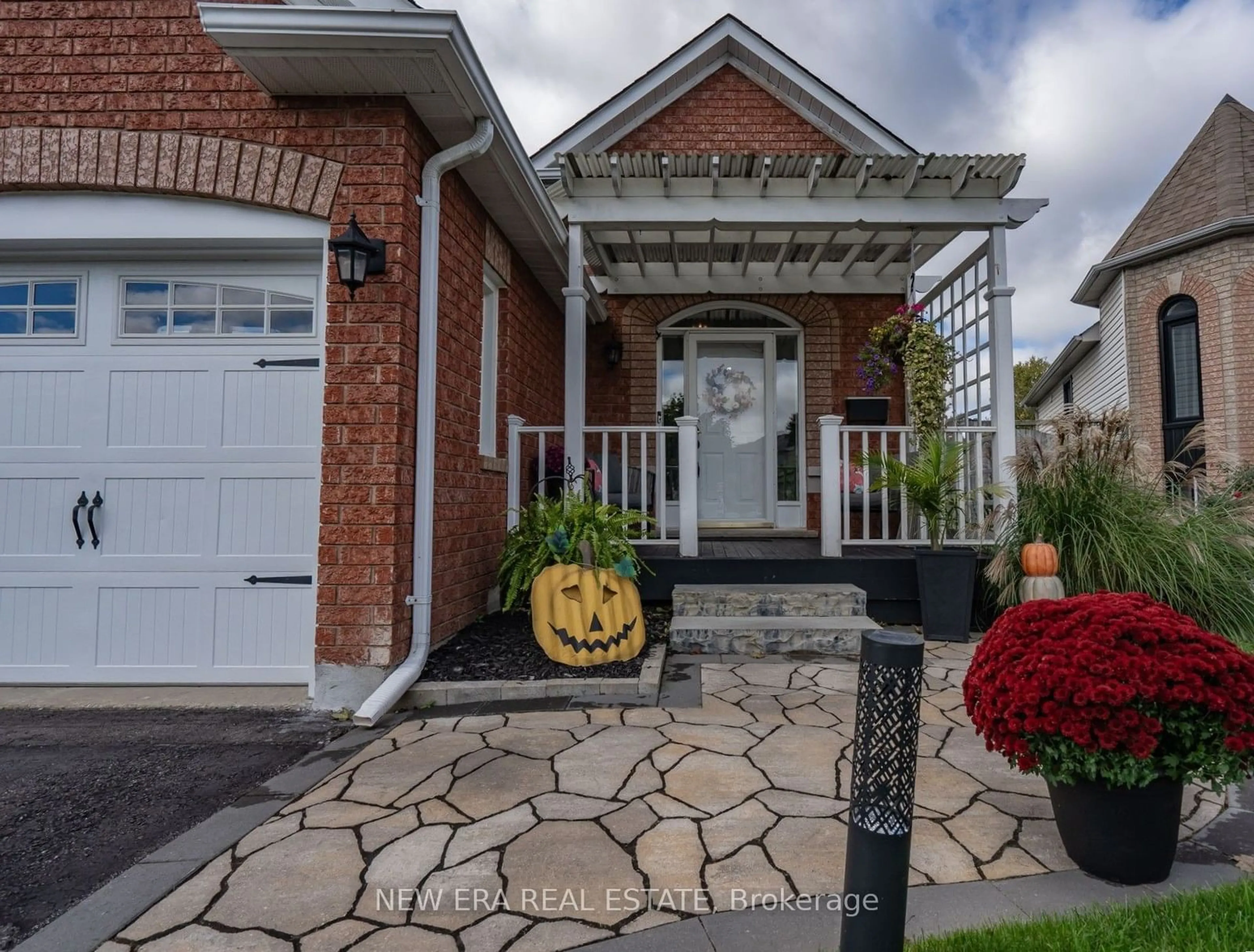 Home with brick exterior material for 1916 Edenwood Dr, Oshawa Ontario L1G 7Y2