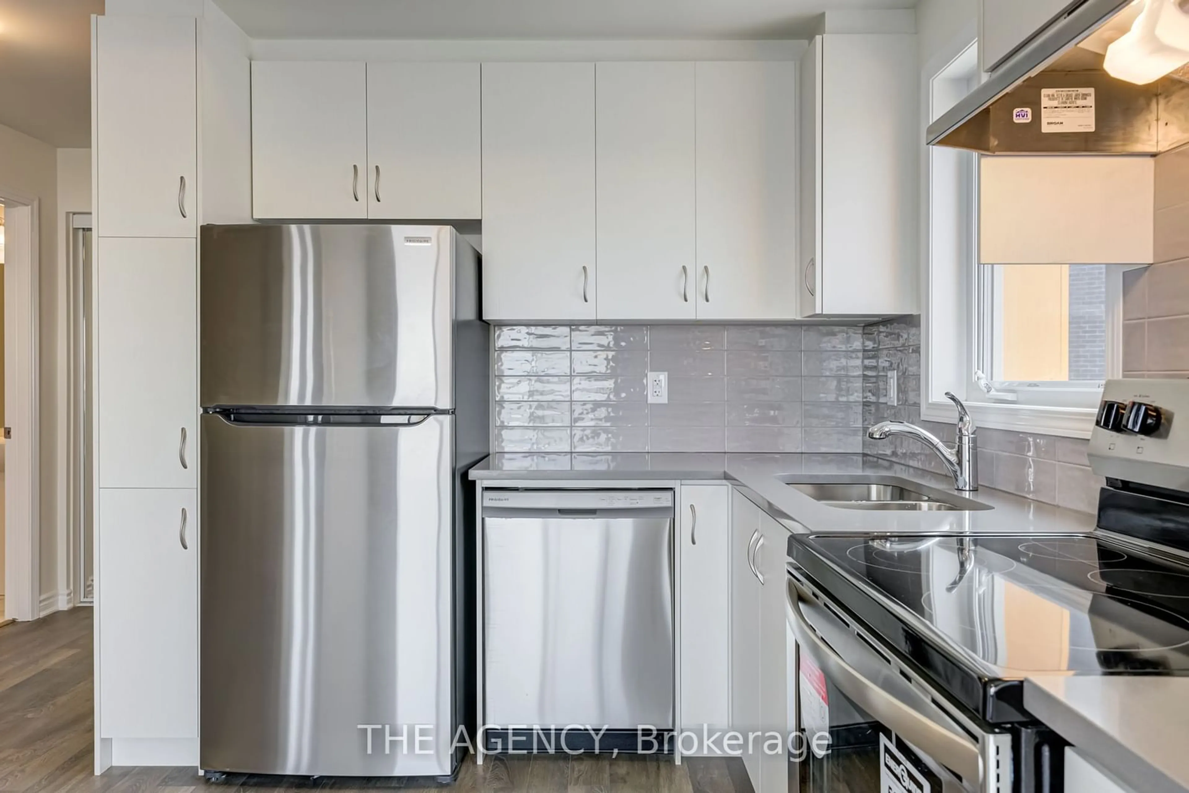 Standard kitchen for 2787 Eglinton Ave #329, Toronto Ontario M1J 2E1