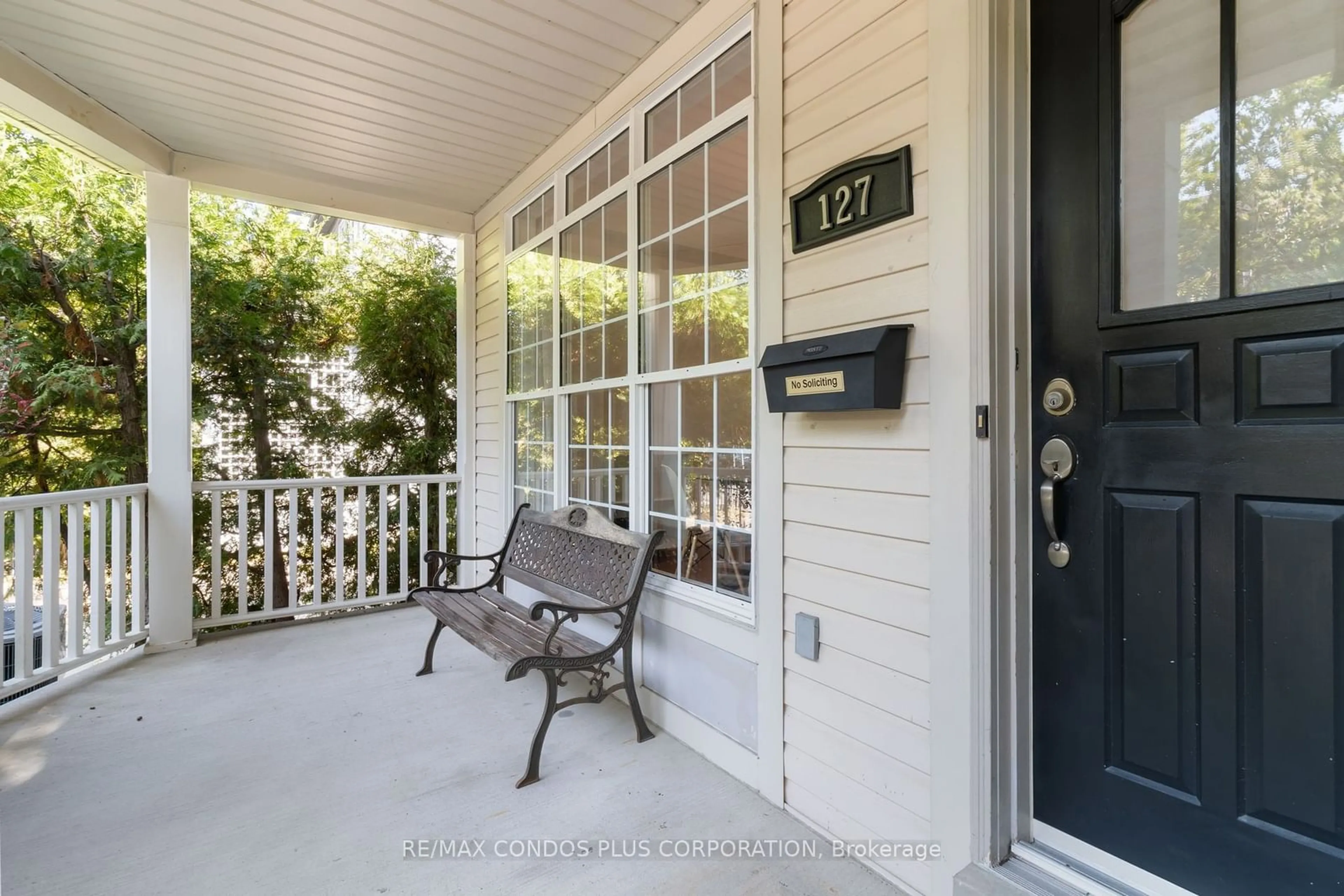 Indoor entryway, wood floors for 127 Boardwalk Dr, Toronto Ontario M4L 3X9