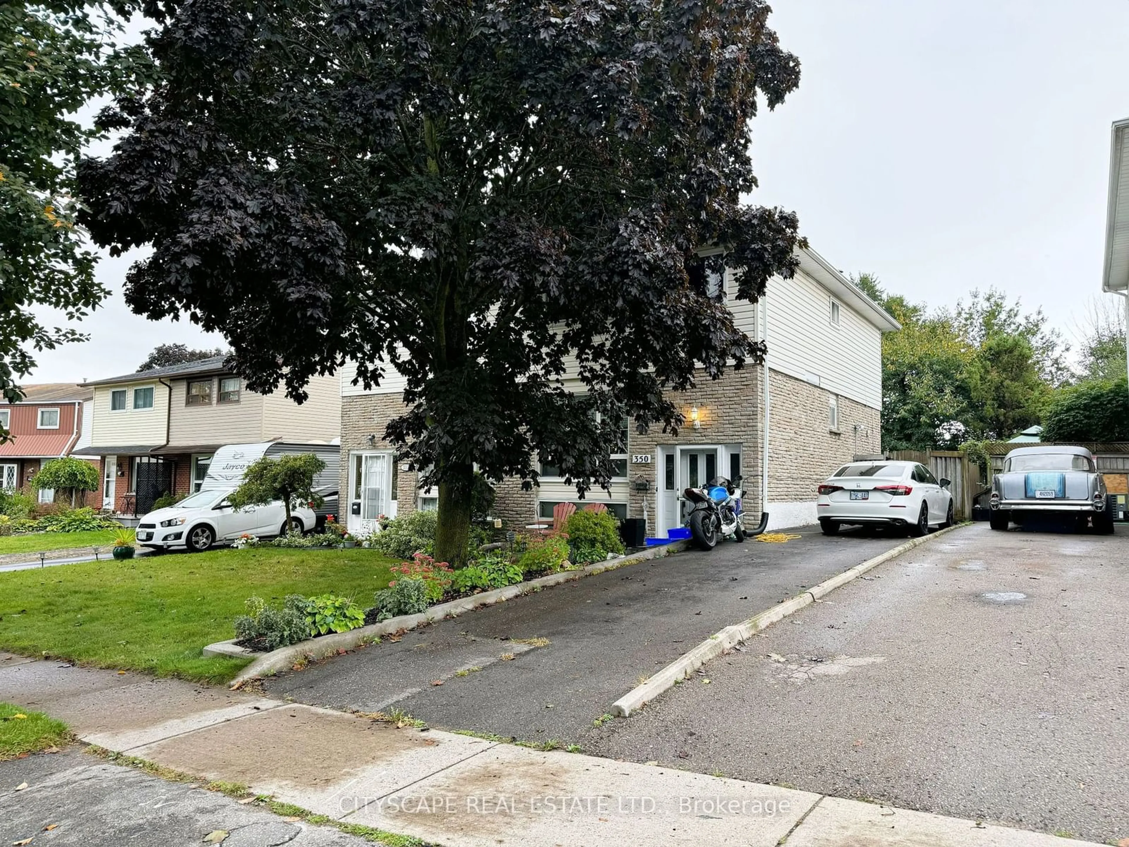 A pic from exterior of the house or condo, the street view for 350 Vancouver Cres, Oshawa Ontario L1J 5X9