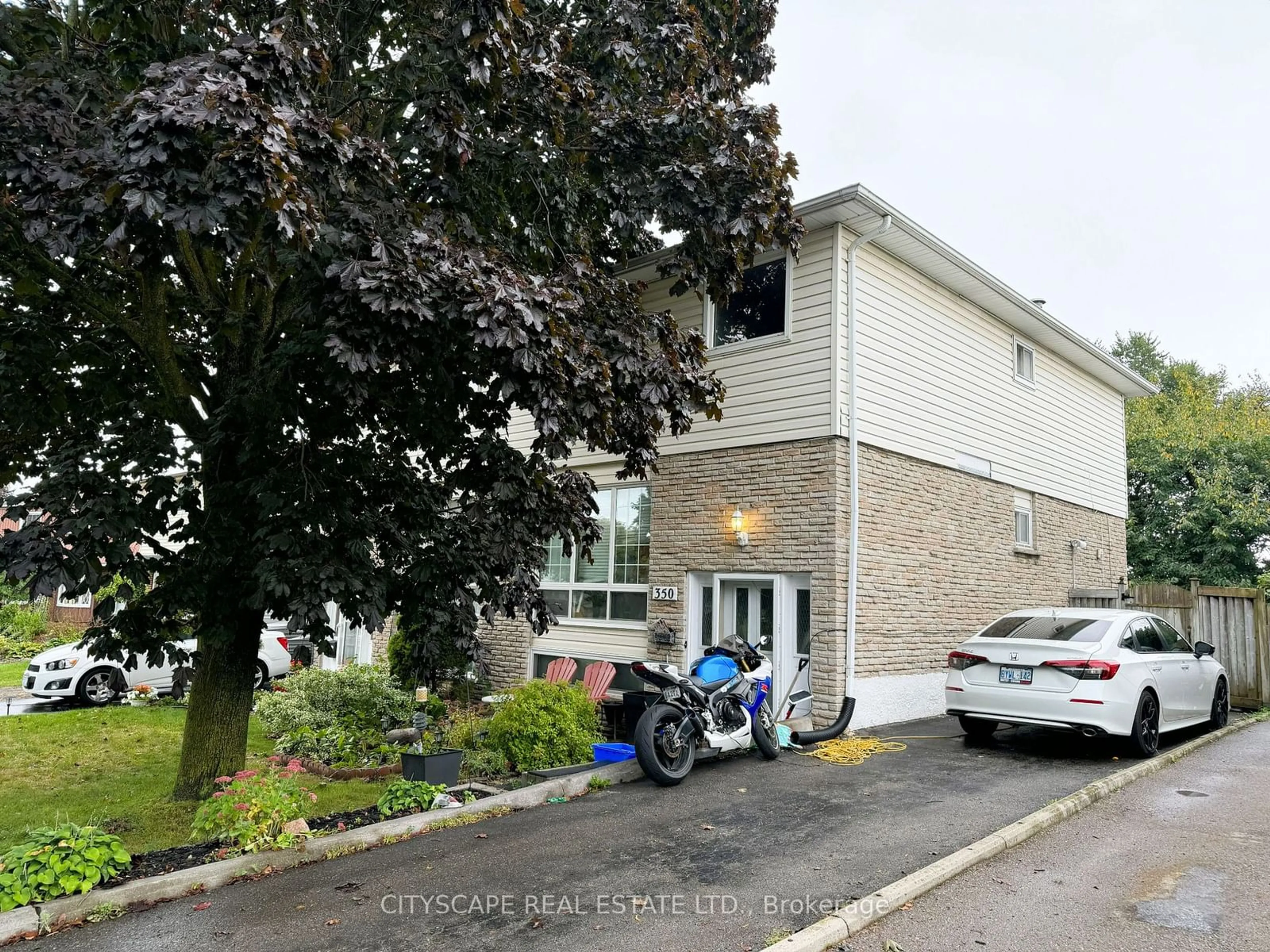 A pic from exterior of the house or condo, the front or back of building for 350 Vancouver Cres, Oshawa Ontario L1J 5X9