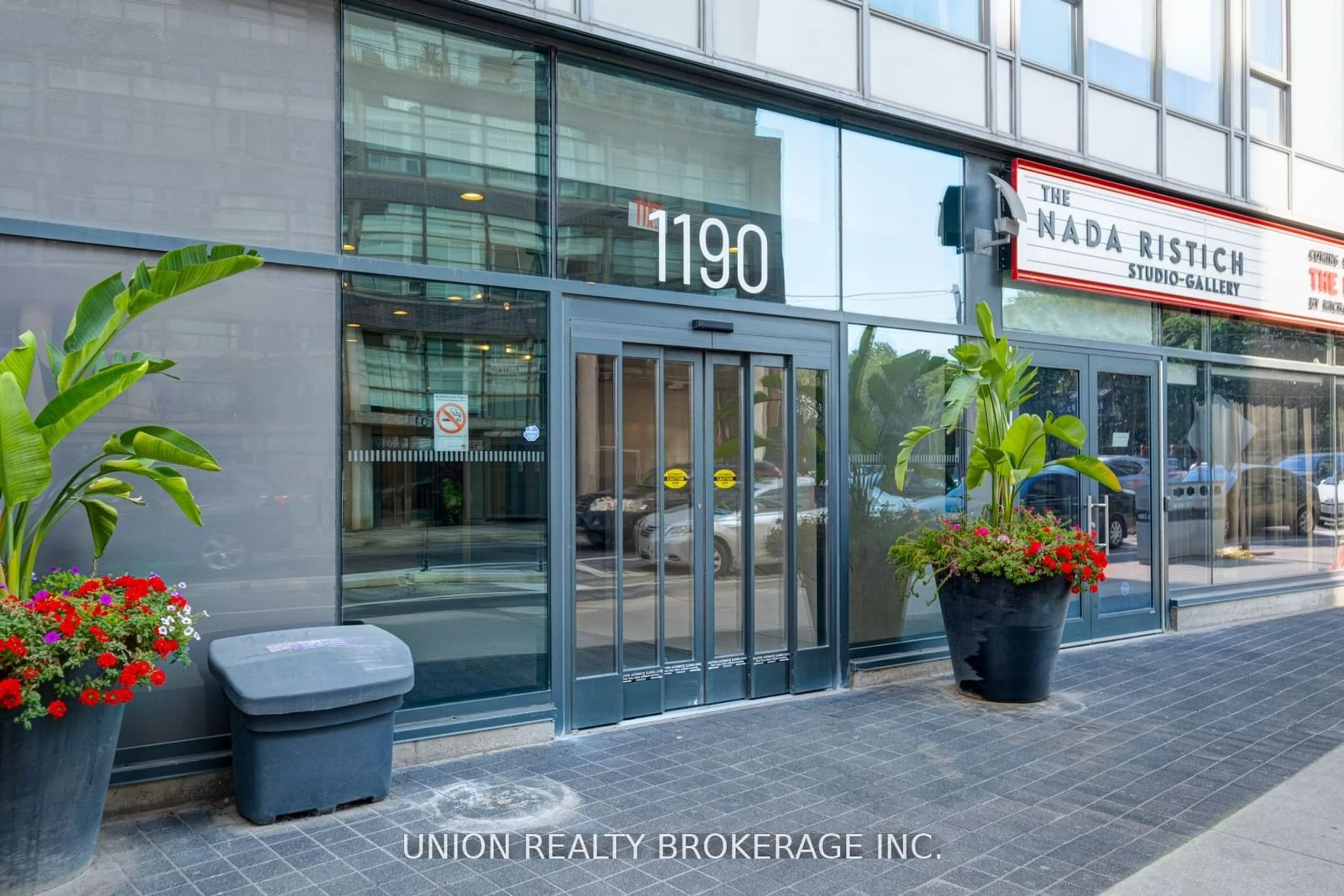 Indoor lobby for 1190 Dundas St #917, Toronto Ontario M4M 0C5