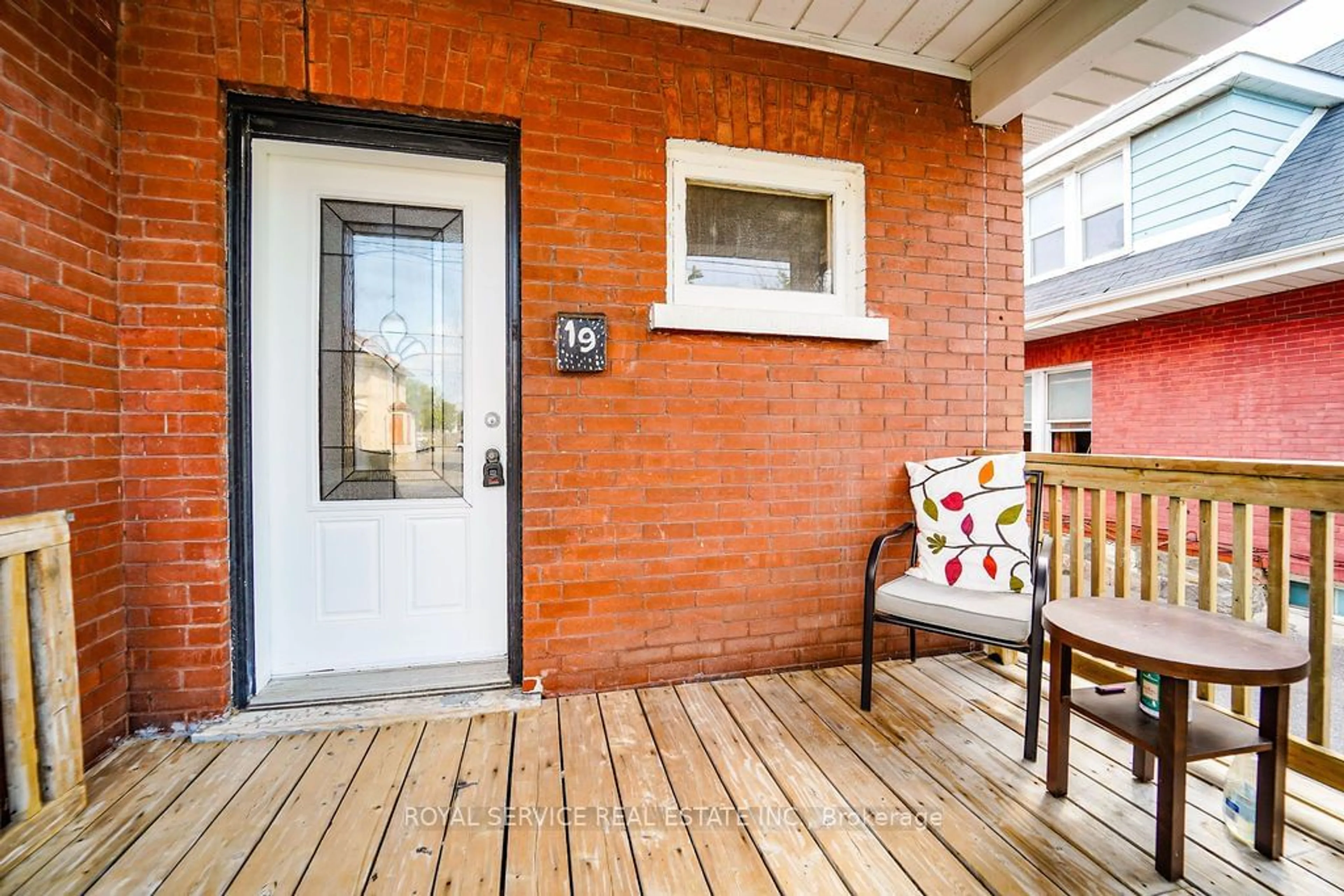 Patio, cottage for 19 Ritson Rd, Oshawa Ontario L1H 5G7