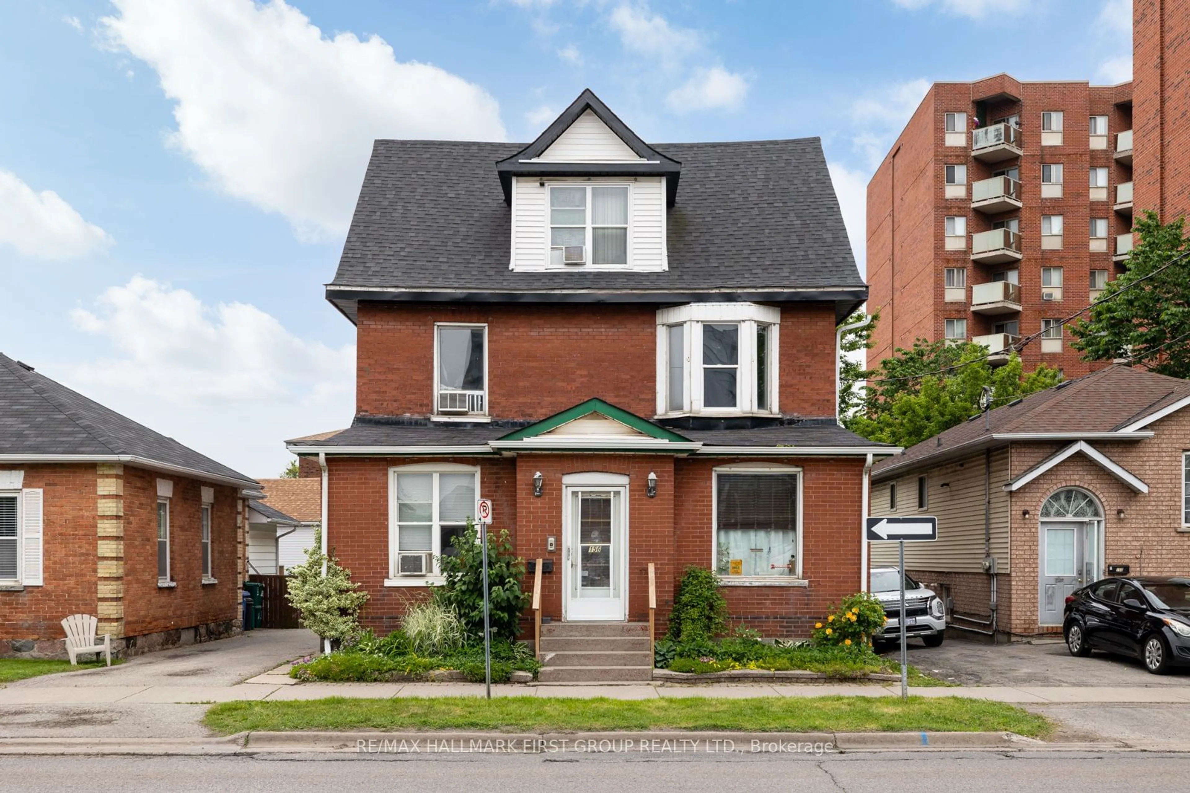 A pic from exterior of the house or condo, the street view for 156 Centre St, Oshawa Ontario L1H 4A4