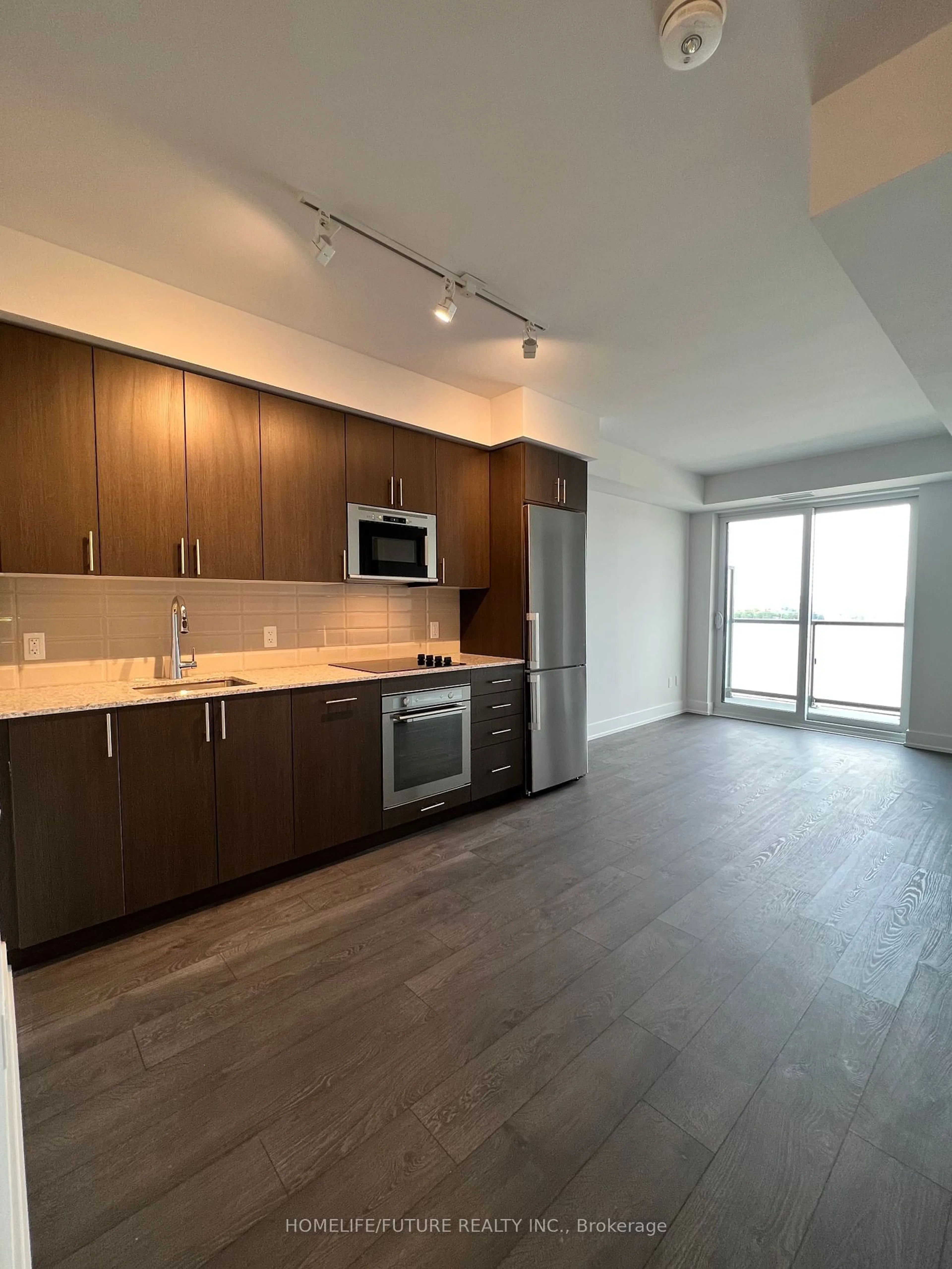 Open concept kitchen for 2550 Simcoe St #1013, Oshawa Ontario L1L 0R5